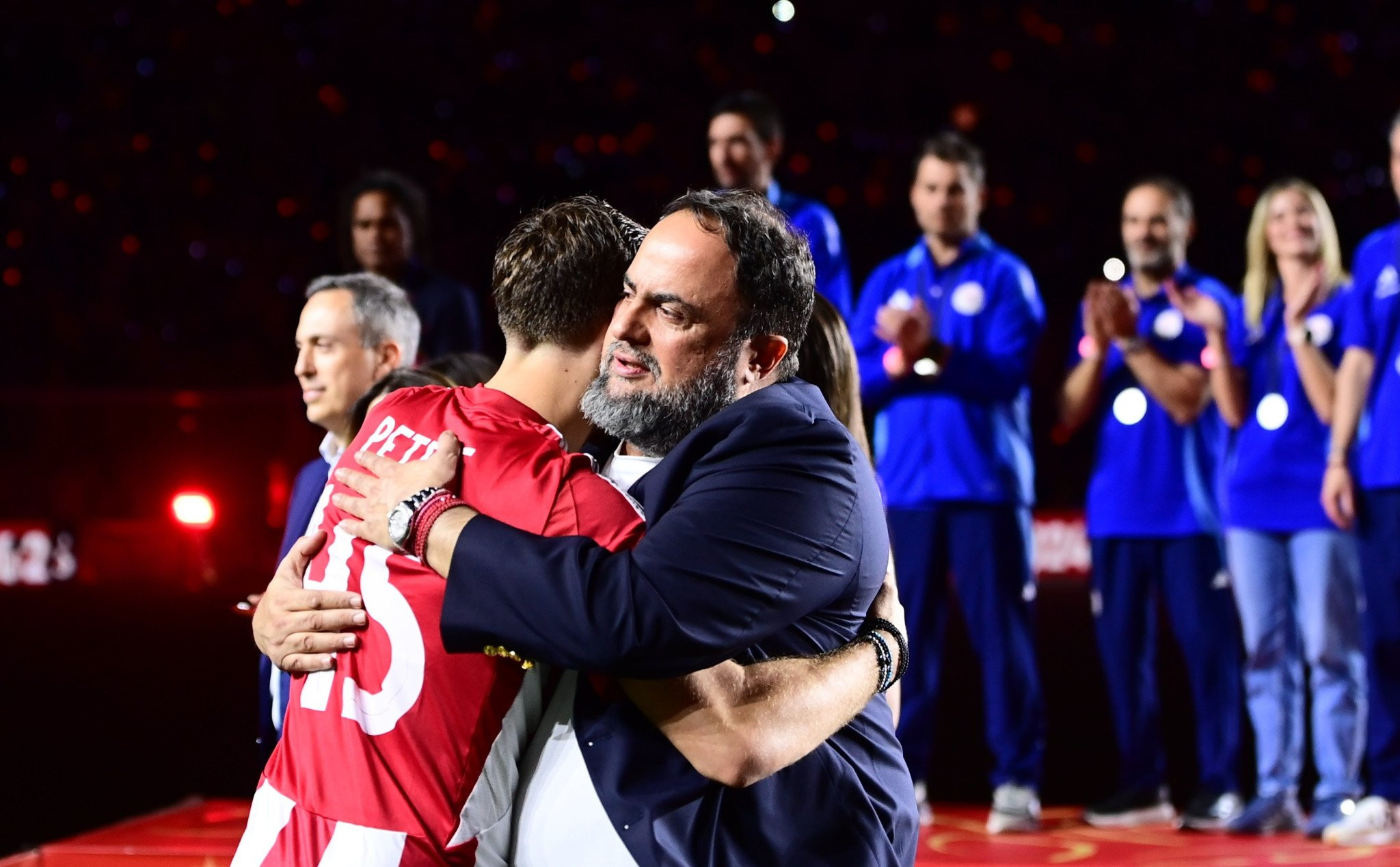 Ο Μαρινάκης παρέθεσε δείπνο στους πρωταθλητές στο εστιατόριο του «Γ. Καραϊσκάκης»