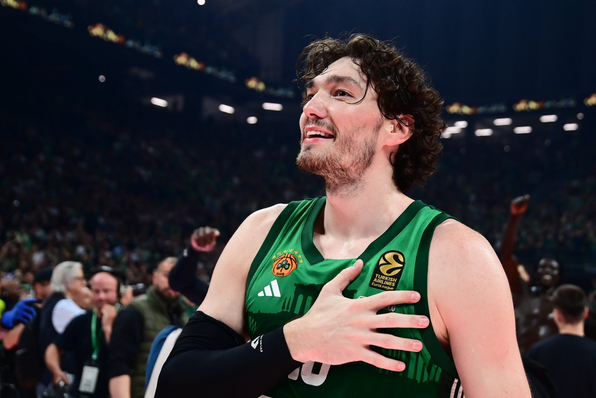 Οσμάν: «Είμαστε εκεί που ανήκουμε - Τα λέμε στο Άμπου Ντάμπι»