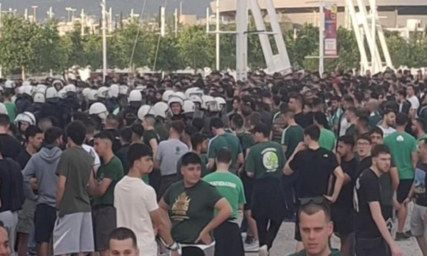 Λαοθάλασσα μέσα και έξω από το ΟΑΚΑ περίπου 2 ώρες πριν το τζάμπολ (videos)