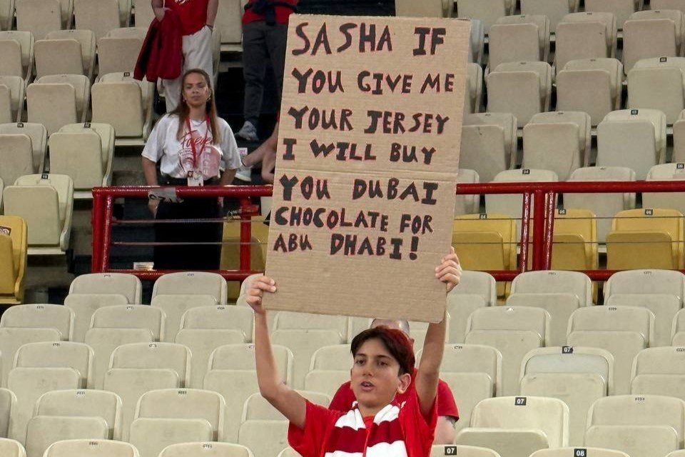 Ο Βεζένκοφ μπήκε στο ΣΕΦ με... Dubai Chocolate και «MVP» (video)