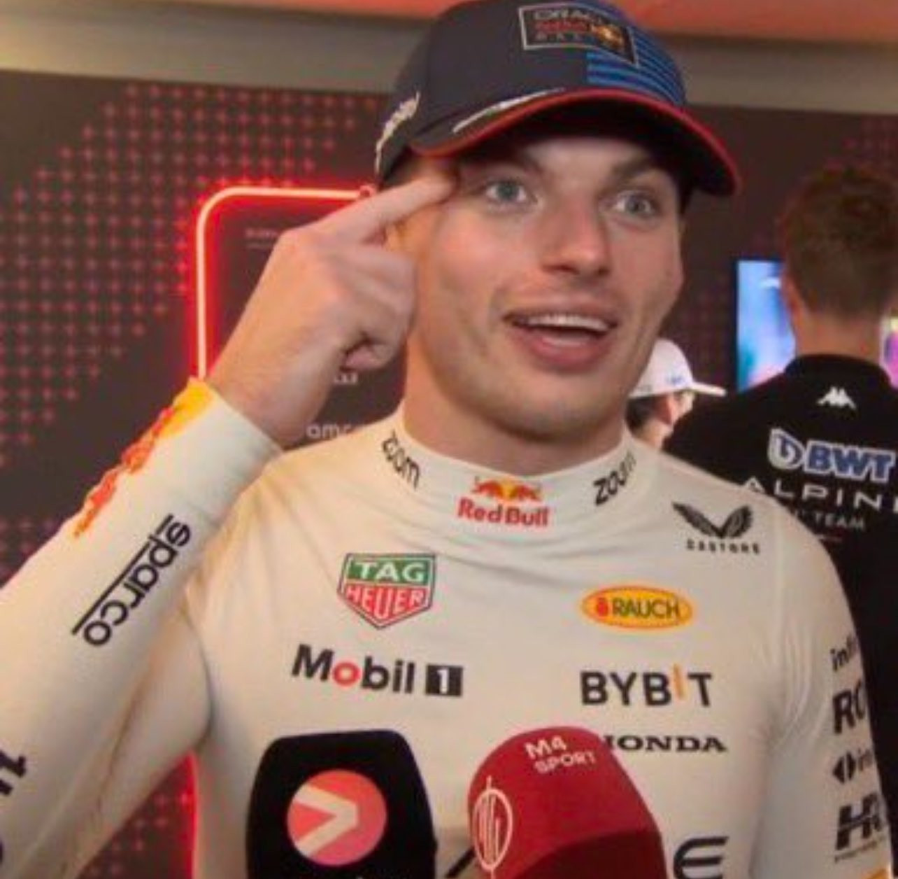 Διαψεύδει η Aston Martin για Φερστάπεν