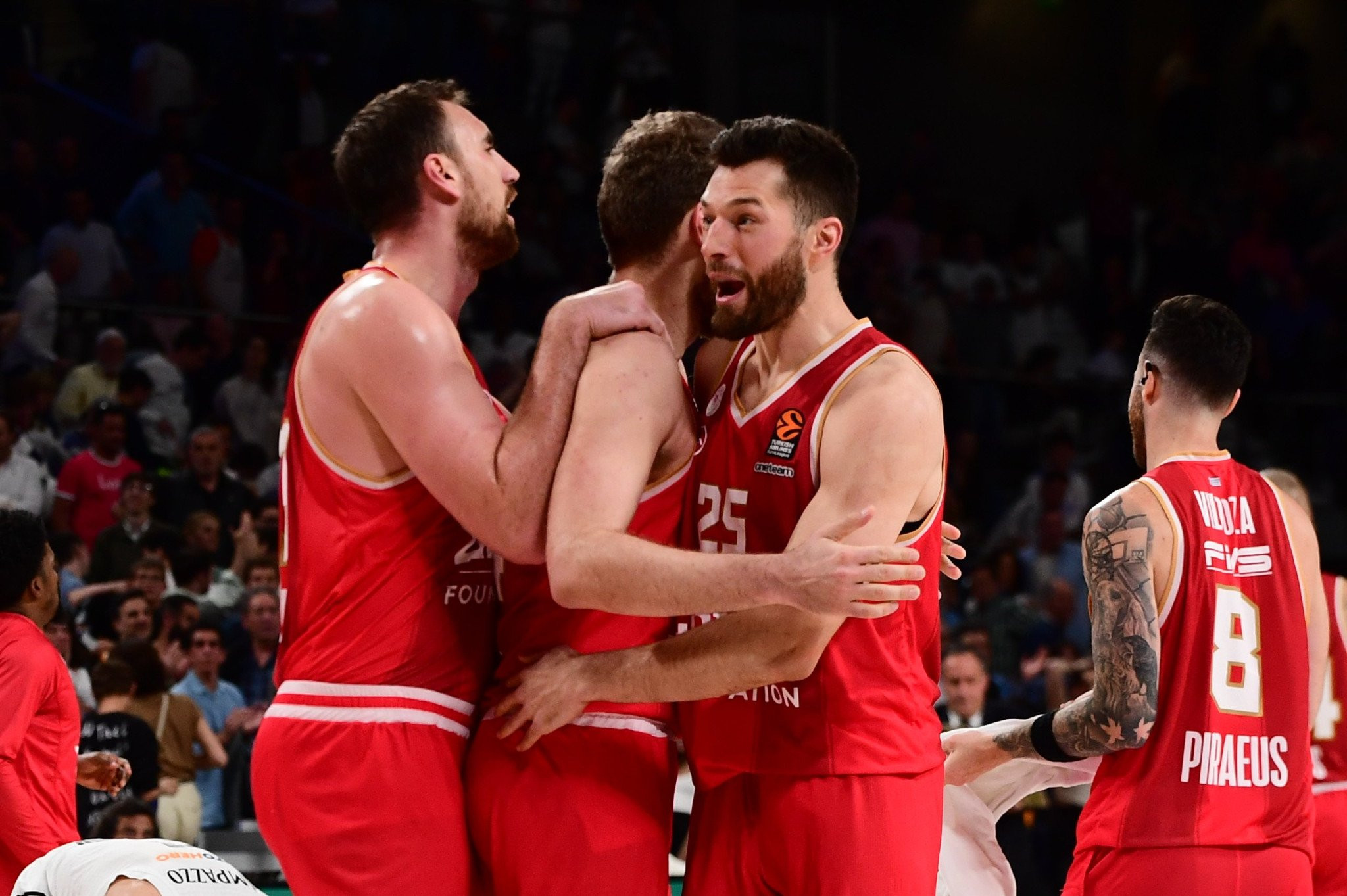 Στο λεξικό του Β-Βall η λέξη team γράφεται με «I»