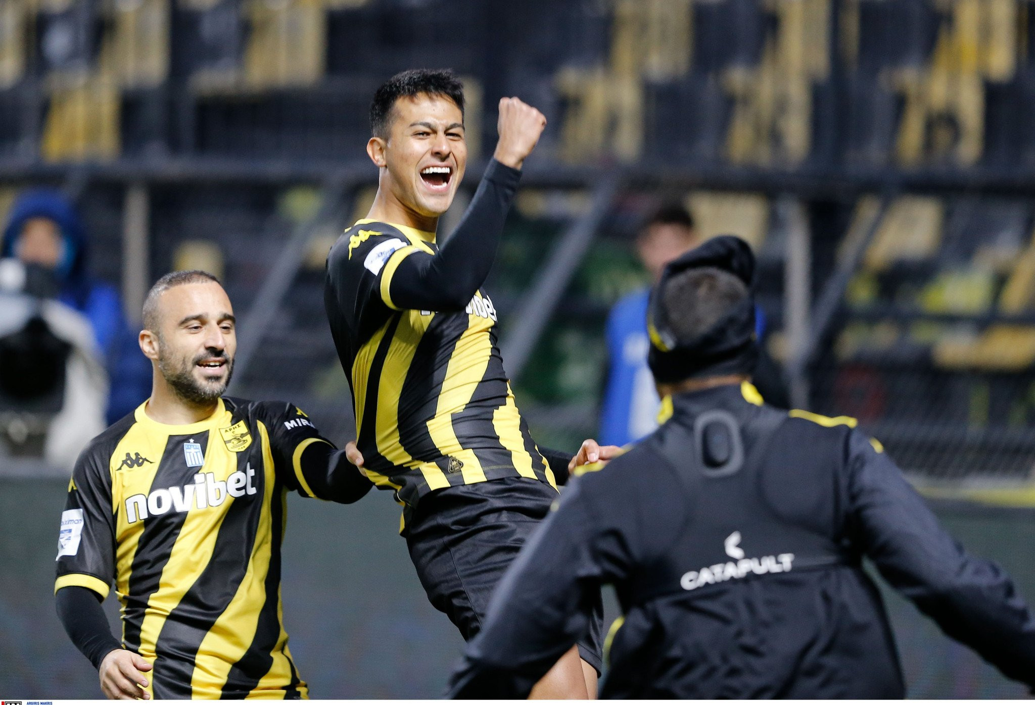 Ο Σαμόρα… καίει ένα - ένα τα κανονάκια του