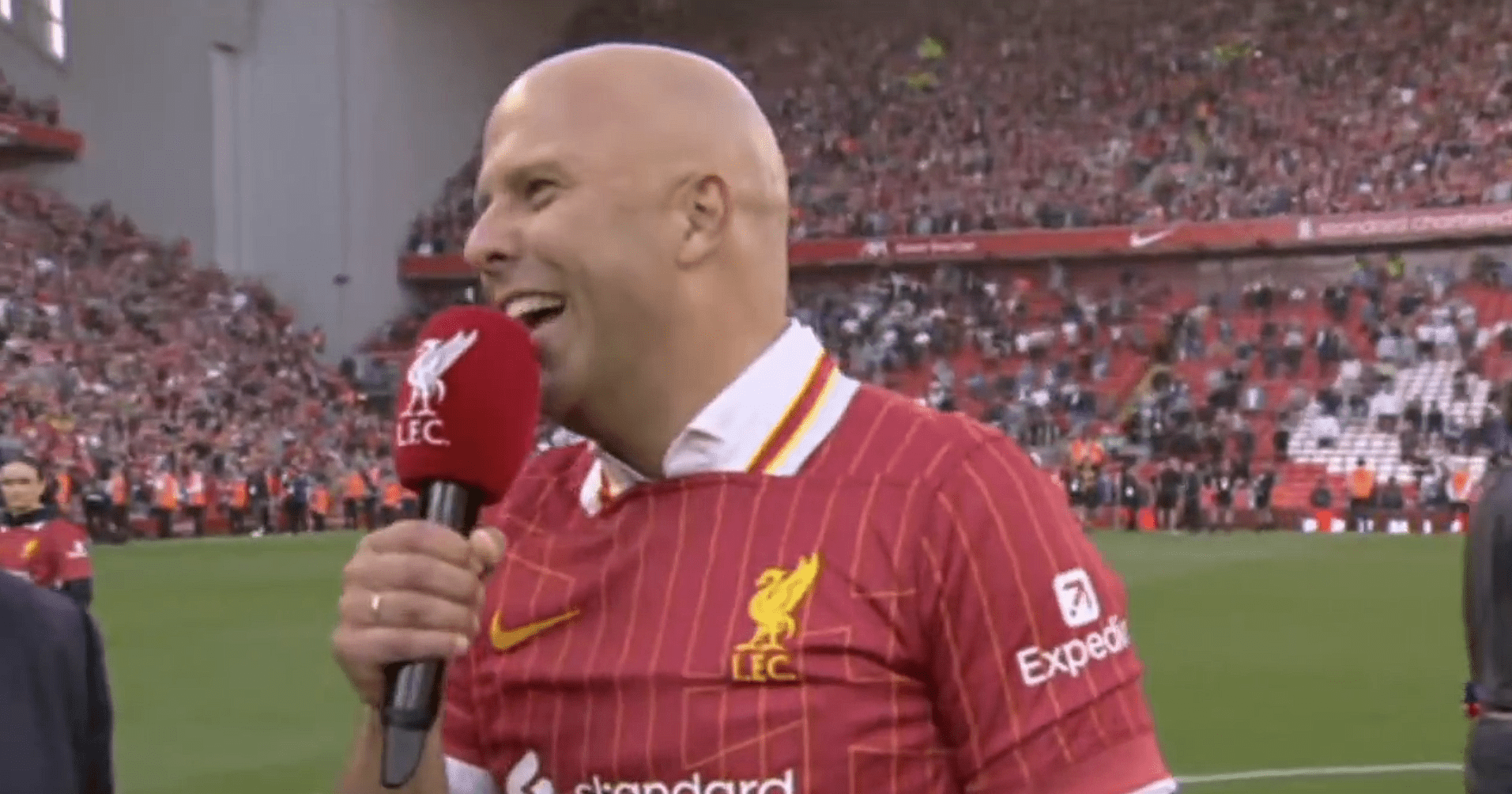 Επικός Σλοτ: Αποθέωσε Κλοπ και τραγούδησε το όνομά του στην φιέστα της Λίβερπουλ (video)