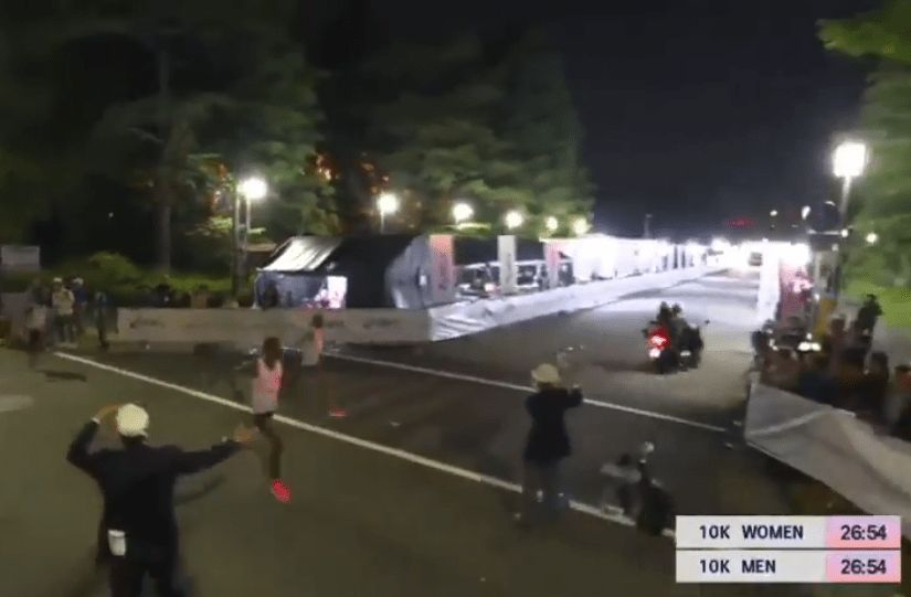 Απίστευτη γκάφα στο Τόκιο με δρομέα να χάνει τη νίκη λόγω λάθους στην τελευταία στροφή