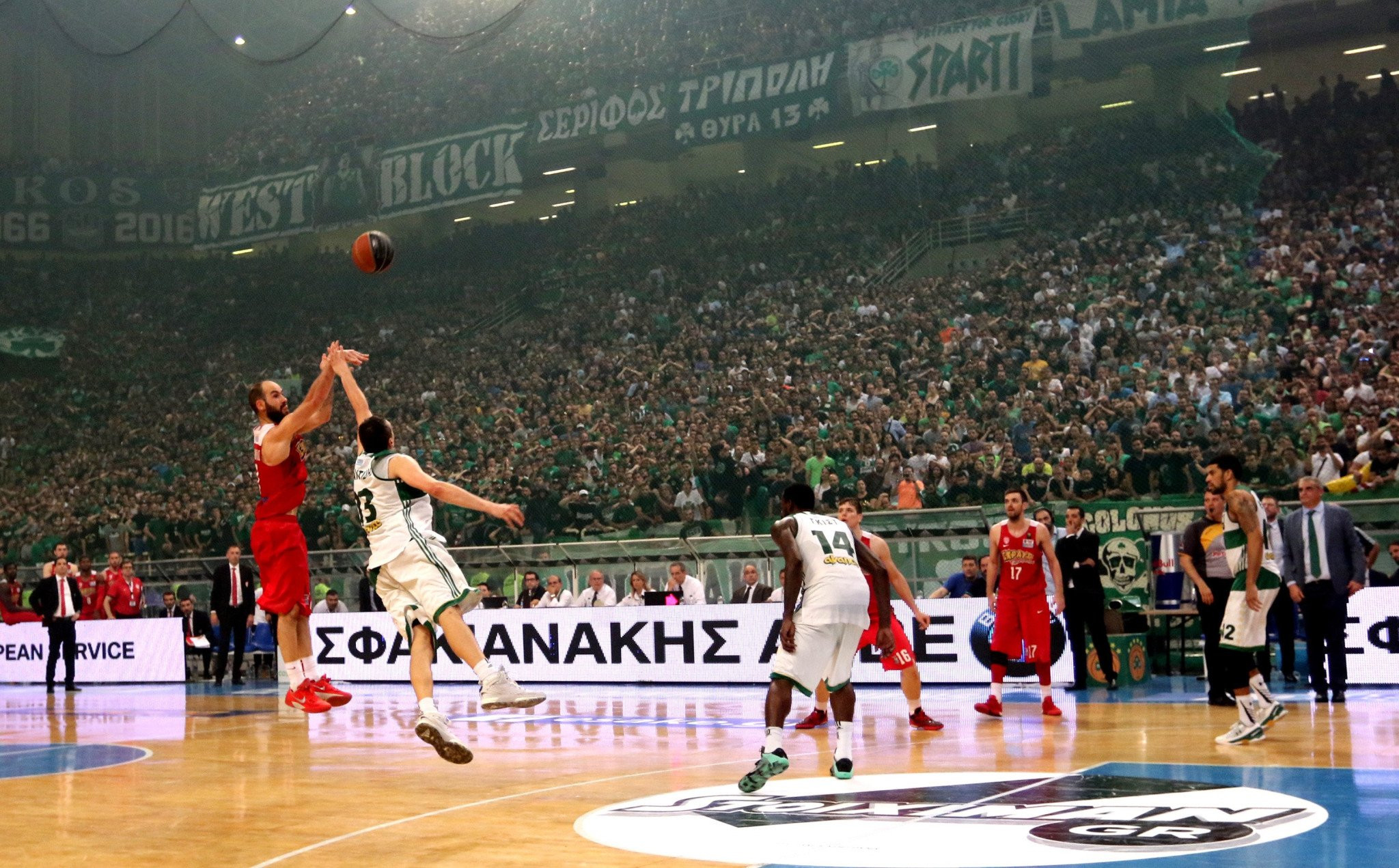 Διαμαντίδης για το buzzer beater Σπανούλη: «Με ξενέρωσε που το έβαλε ο κερατάς-Είχα πρόταση από Ολυμπιακό» (video)