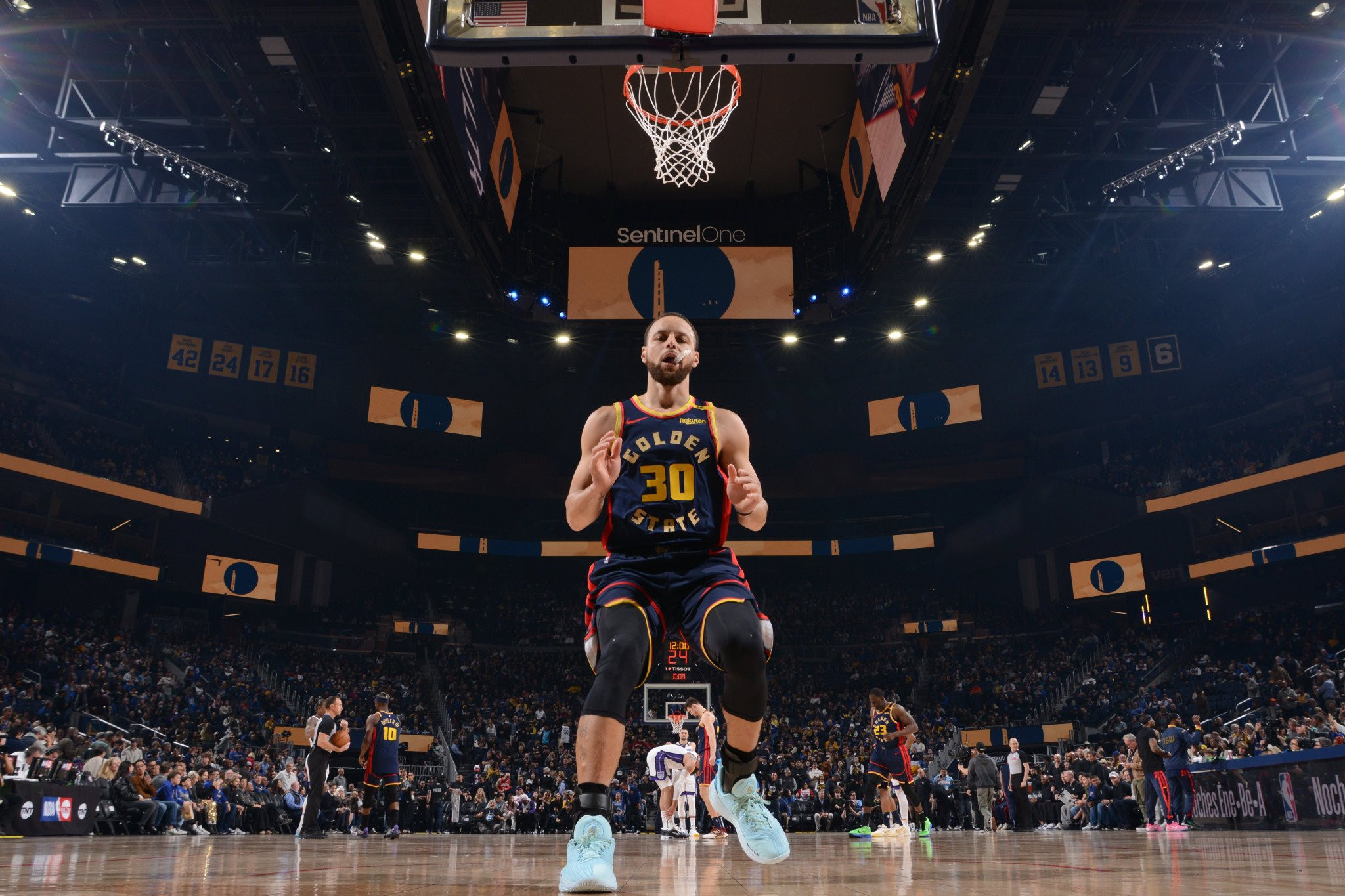 Ο Κάρι πέραν από κορυφαίος σουτέρ της ιστορίας είναι και ο καλύτερος... συμπαίκτης της χρονιάς