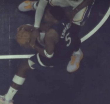 Το φάουλ του Λεμπρόν που «σημάδεψε» τον αγώνα των Τίμπεργουλβς με τους Λέικερς