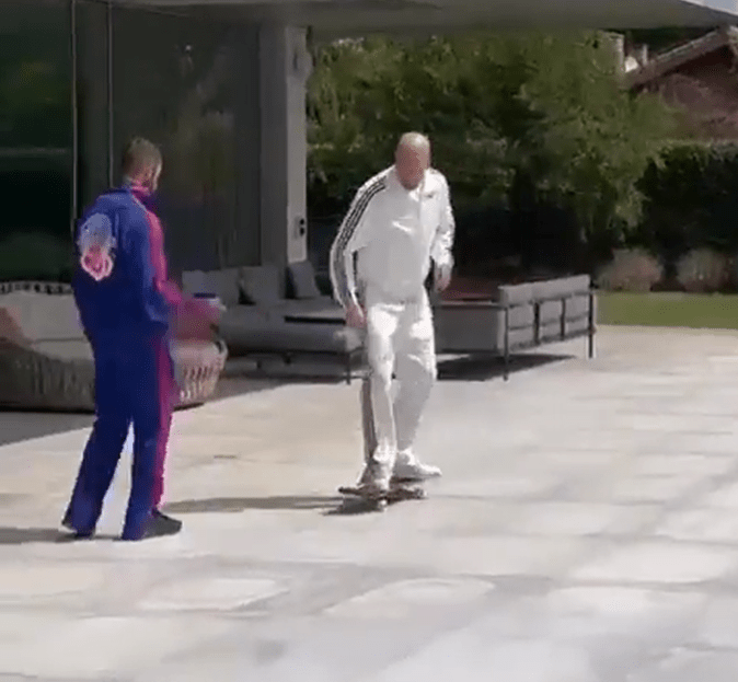 Ο Ζιντάν κάνει τα κόλπα του με σανίδα σκέιτμπορντ και τρελαίνει κόσμο (video)