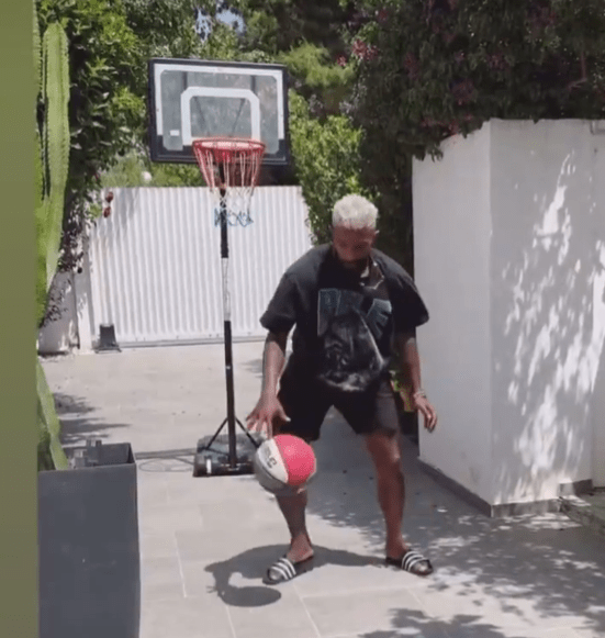 Ο Ροντινέι συνεχίζει τα... δικά του: Βάζει καλάθια και ζητάει συμβουλές από τον Βεζένκοφ (video)