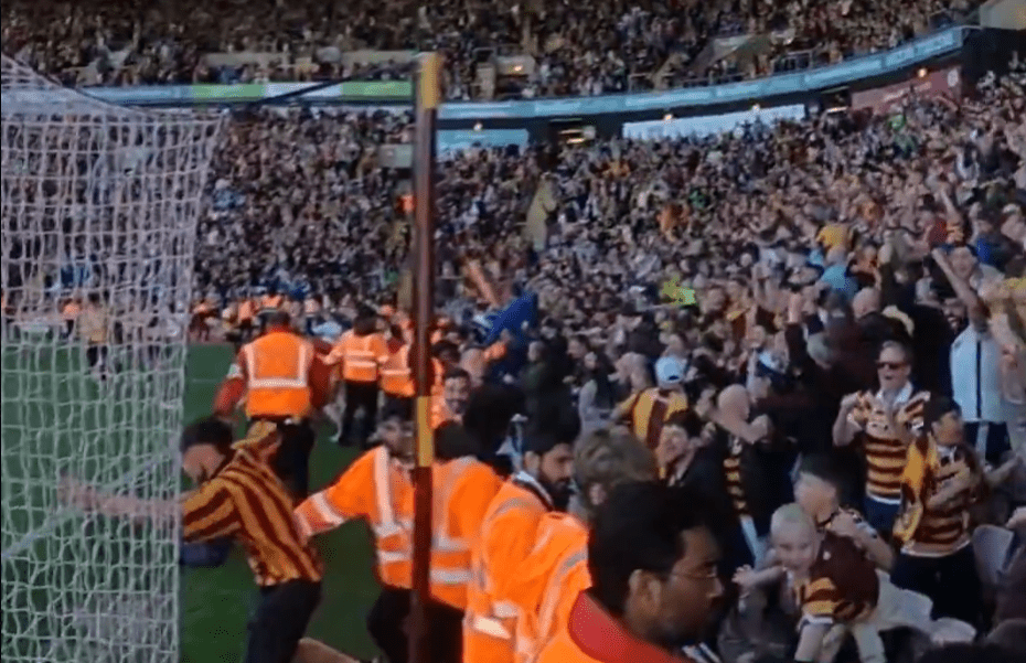 Ανεβάστε τον ήχο στο γκολ ανόδου της Μπράντφορντ - Η απόλυτη παράνοια (video)