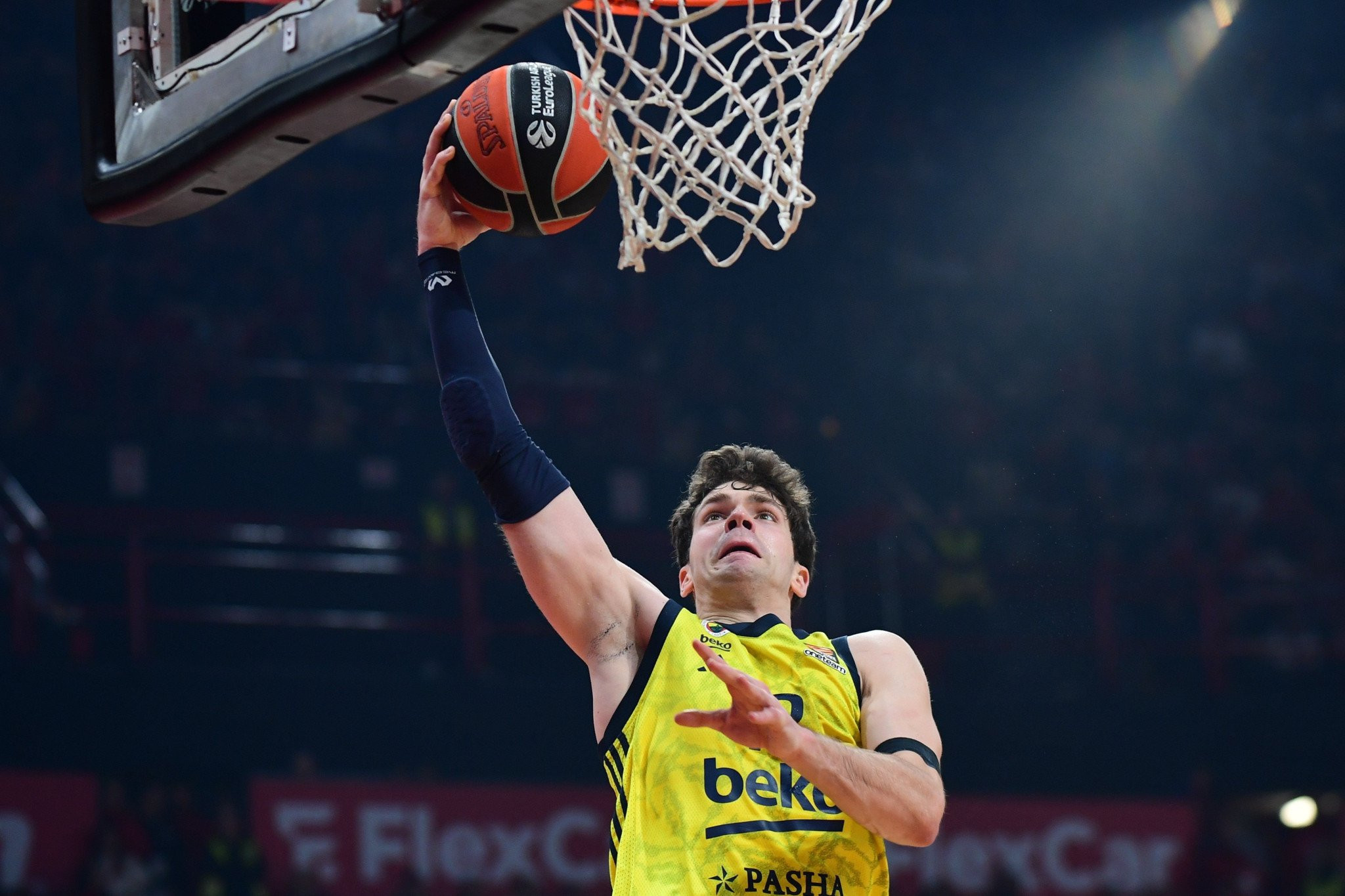 Με Μπόστον και Μπιμπέροβιτς σε τρελά κέφια η Φενέρμπαχτσε διέλυσε την Μανίσα