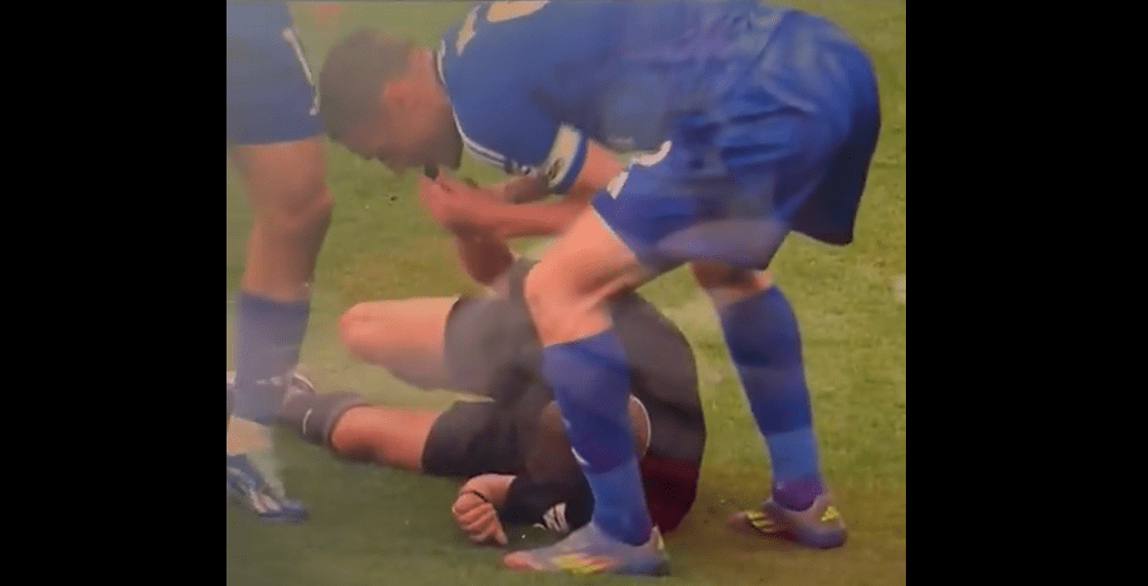 Επικός Βάρντι: Σφύριξε φάουλ σε κόντρα του διαιτητή με συμπαίκτη του! (video)