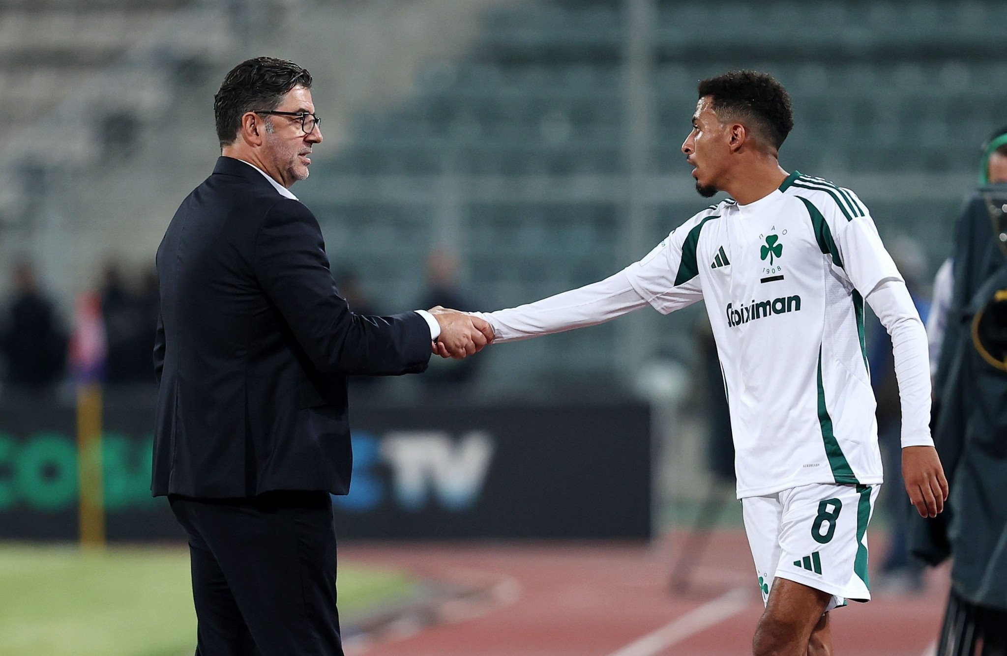 Να μείνει ο Βιτόρια, να αγοράσει τον Ουναΐ;