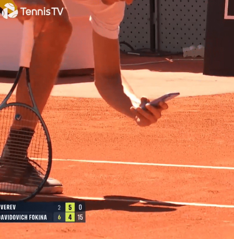 Ο Ζβέρεφ... τράβηξε φωτογραφία το σημάδι της μπάλας μετά από μια οριακή φάση (video)