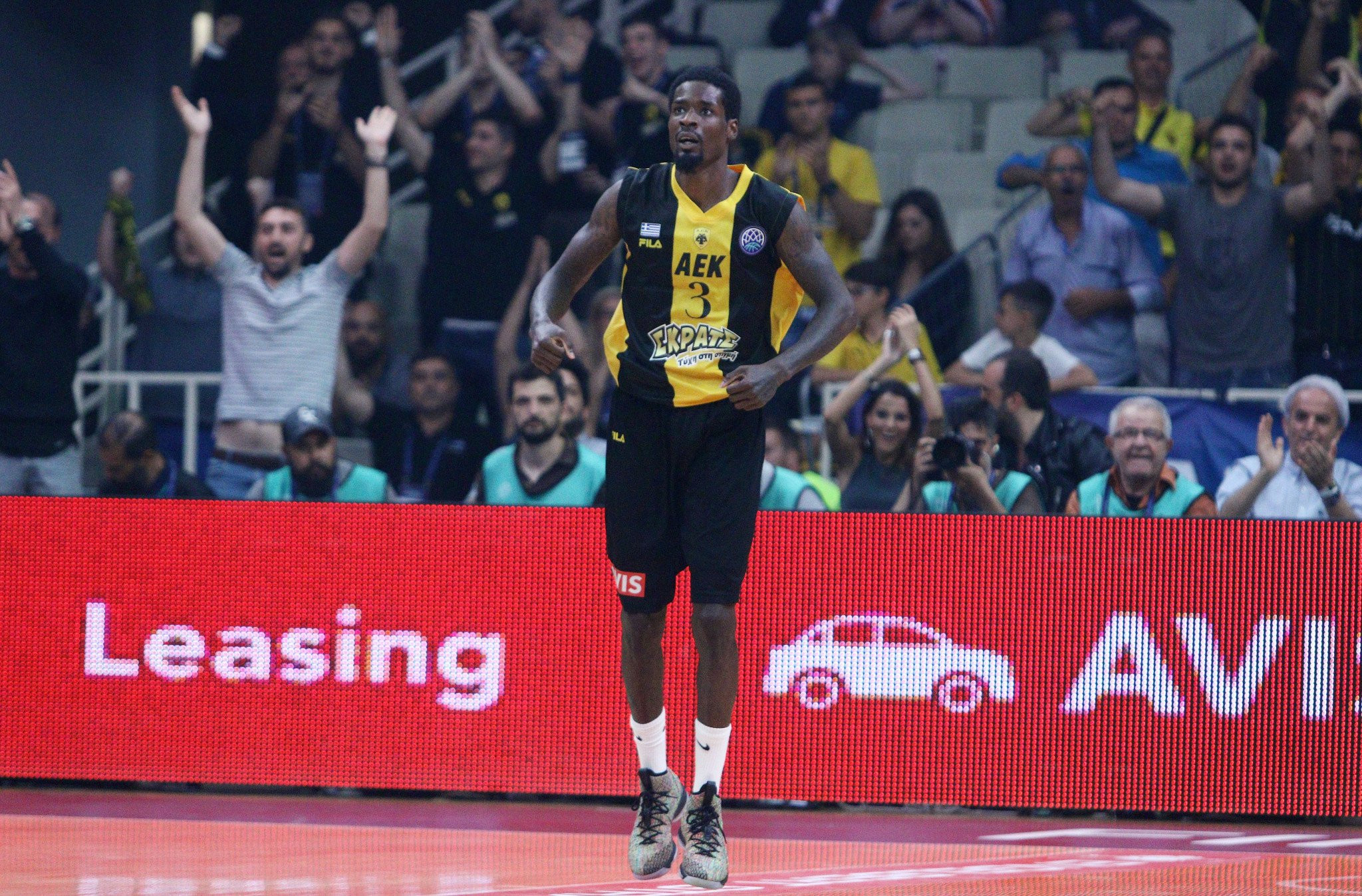 Ο Μάνι Χάρις έστειλε μήνυμα μέσω Athletiko: «ΑΕΚ, φέρε την κούπα!»