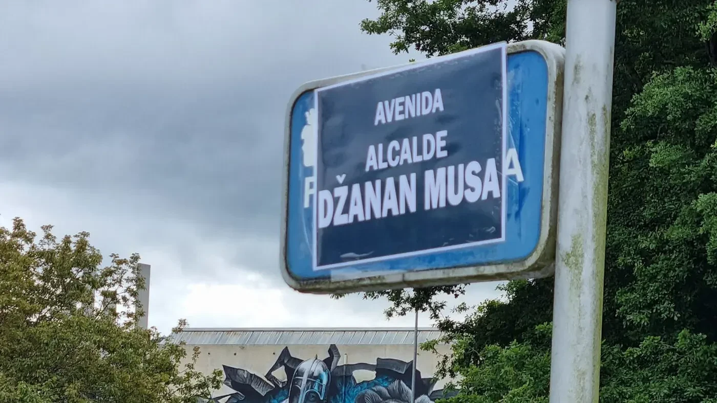 O Μούσα έγινε... δρόμος στο Λούγκο: Οι οπαδοί της Μπρέογκαν τον υποδέχθηκαν με τιμές Δημάρχου