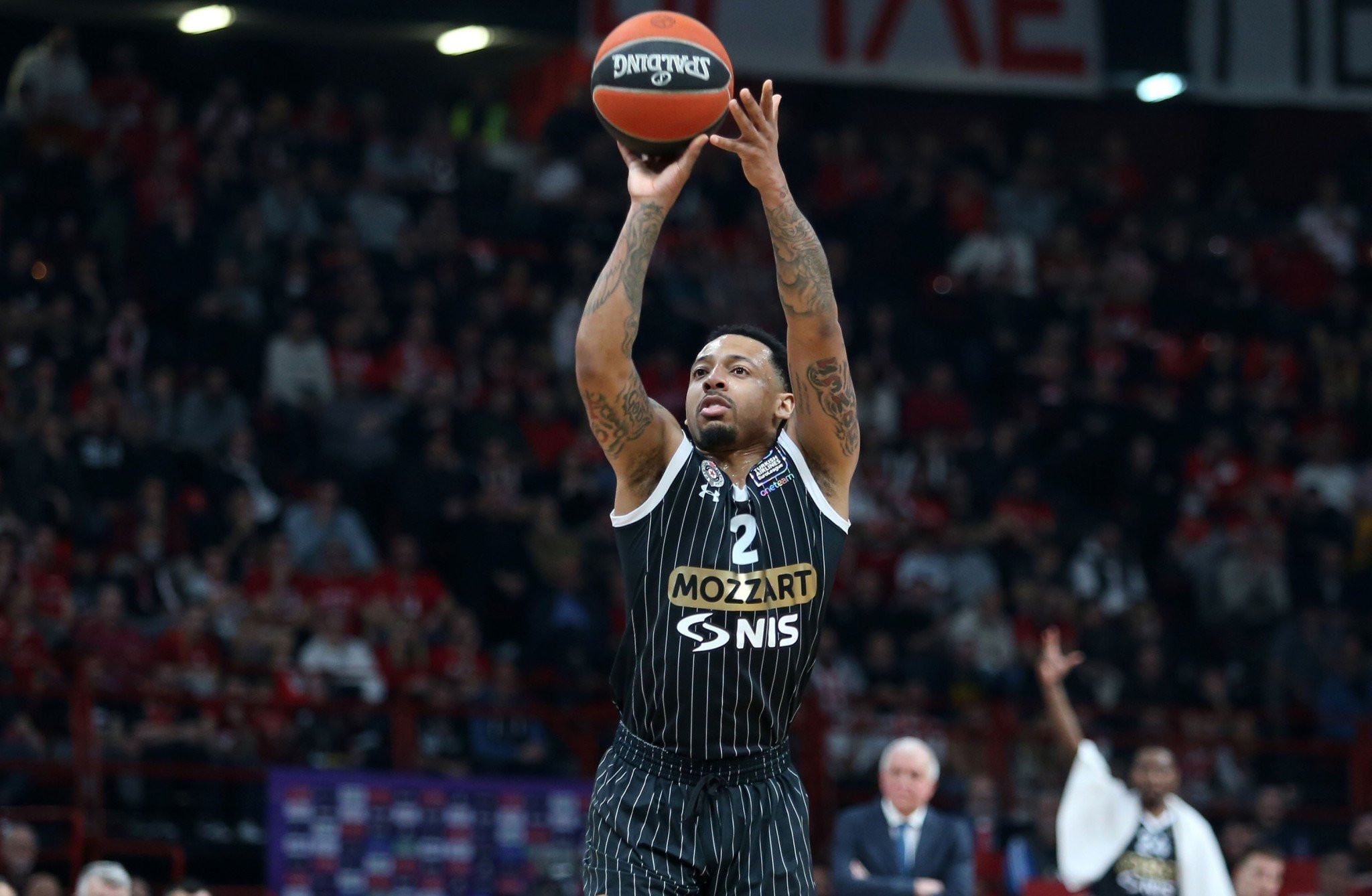 Απολογήθηκαν οι παίκτες της Παρτίζαν για τον καυγά στο κέντρο του Βελιγραδίου