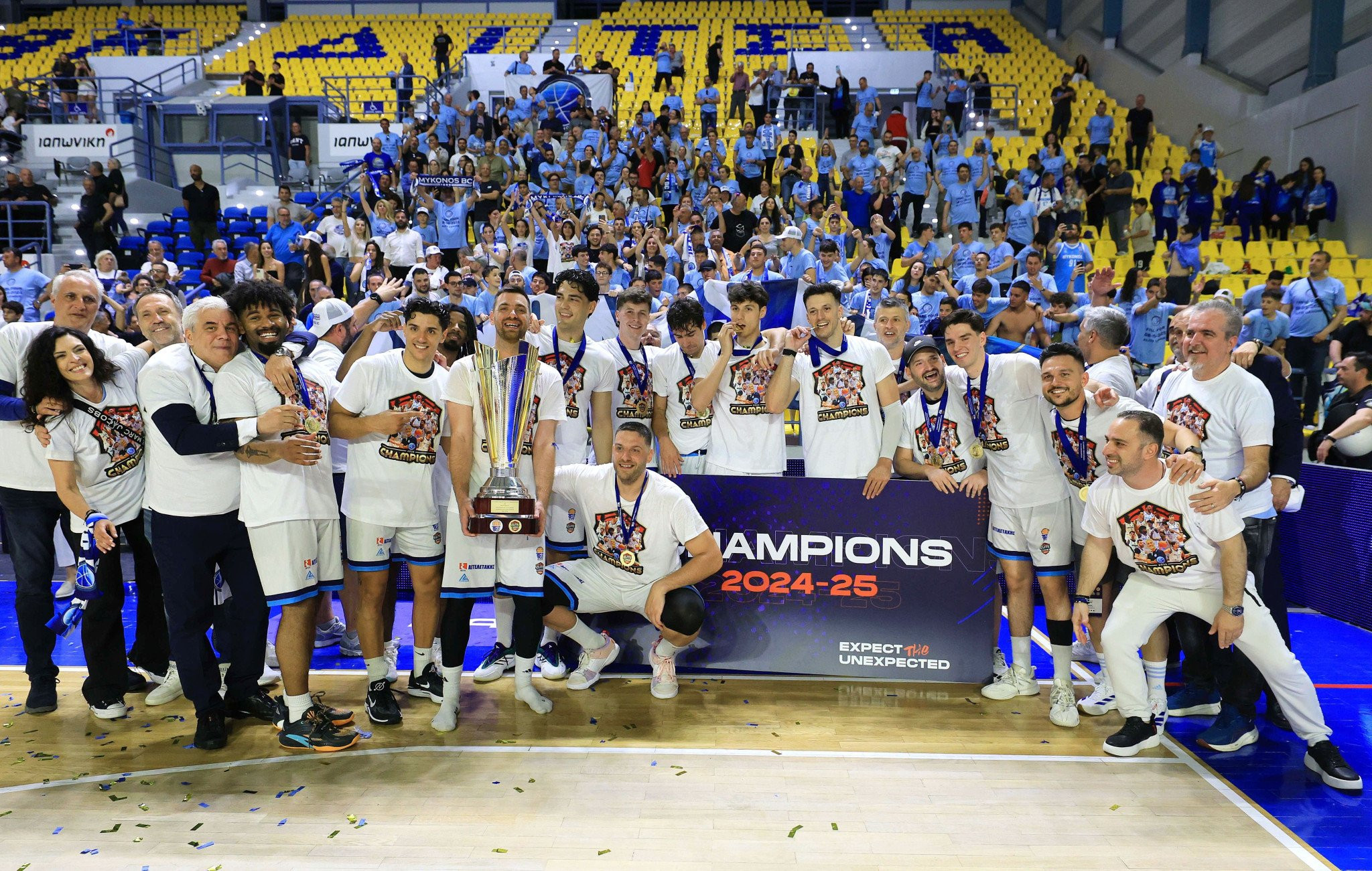 Το «αφεντικό» μίλησε: «Θα προλάβουμε τον χρόνο και θα είμαστε έτοιμοι, η Μύκονος ακόμα γιορτάζει»