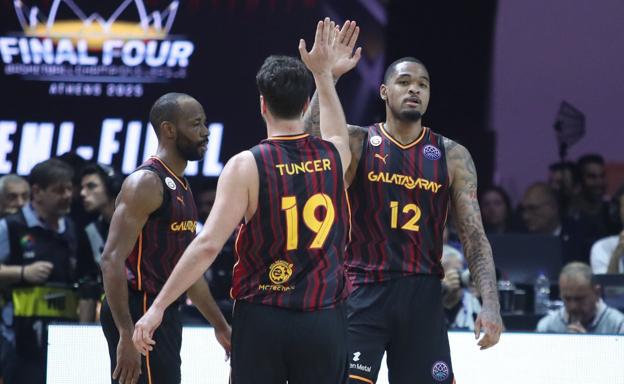 Με αύρα... Αταμάν η Γαλατασαράι έκλεισε θέση στον τελικό του BCL