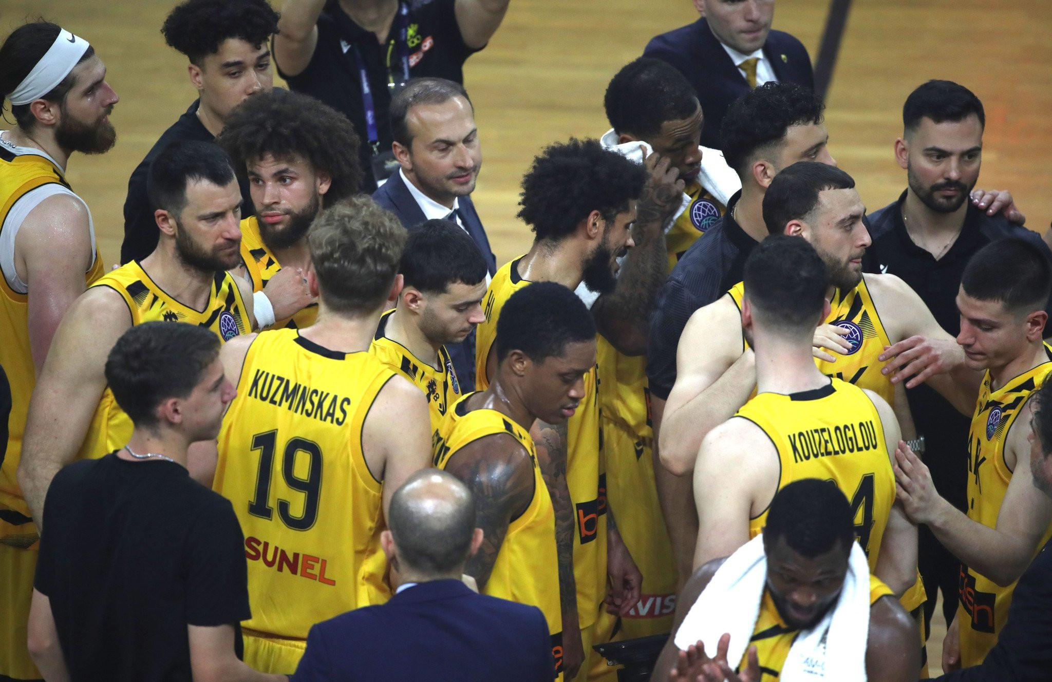 Αποδυτήρια... κηδεία και απόλυτη απογοήτευση στην ΑΕΚ