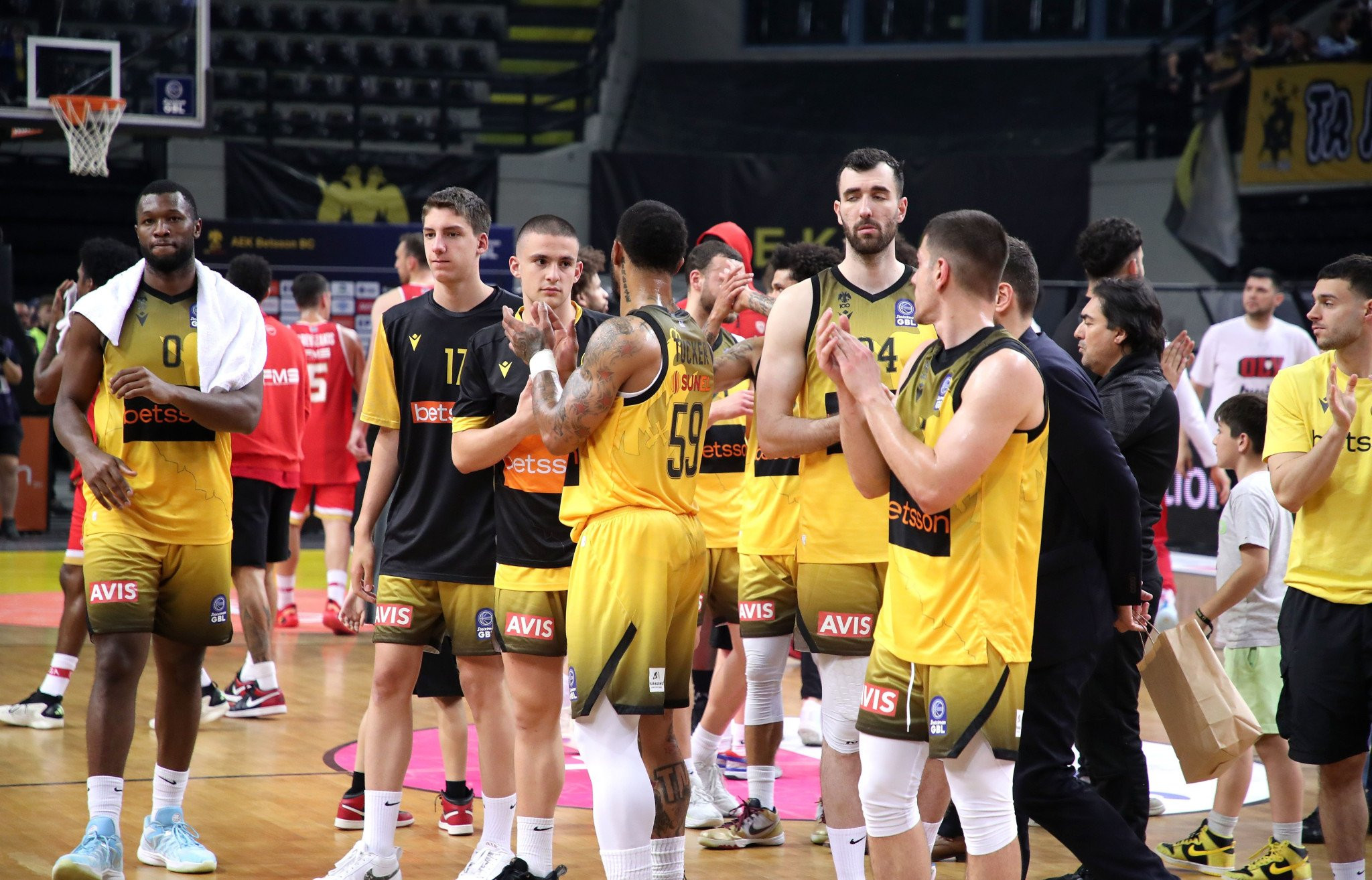 Η ΑΕΚ αξίζει ένα τελευταίο χειροκρότημα