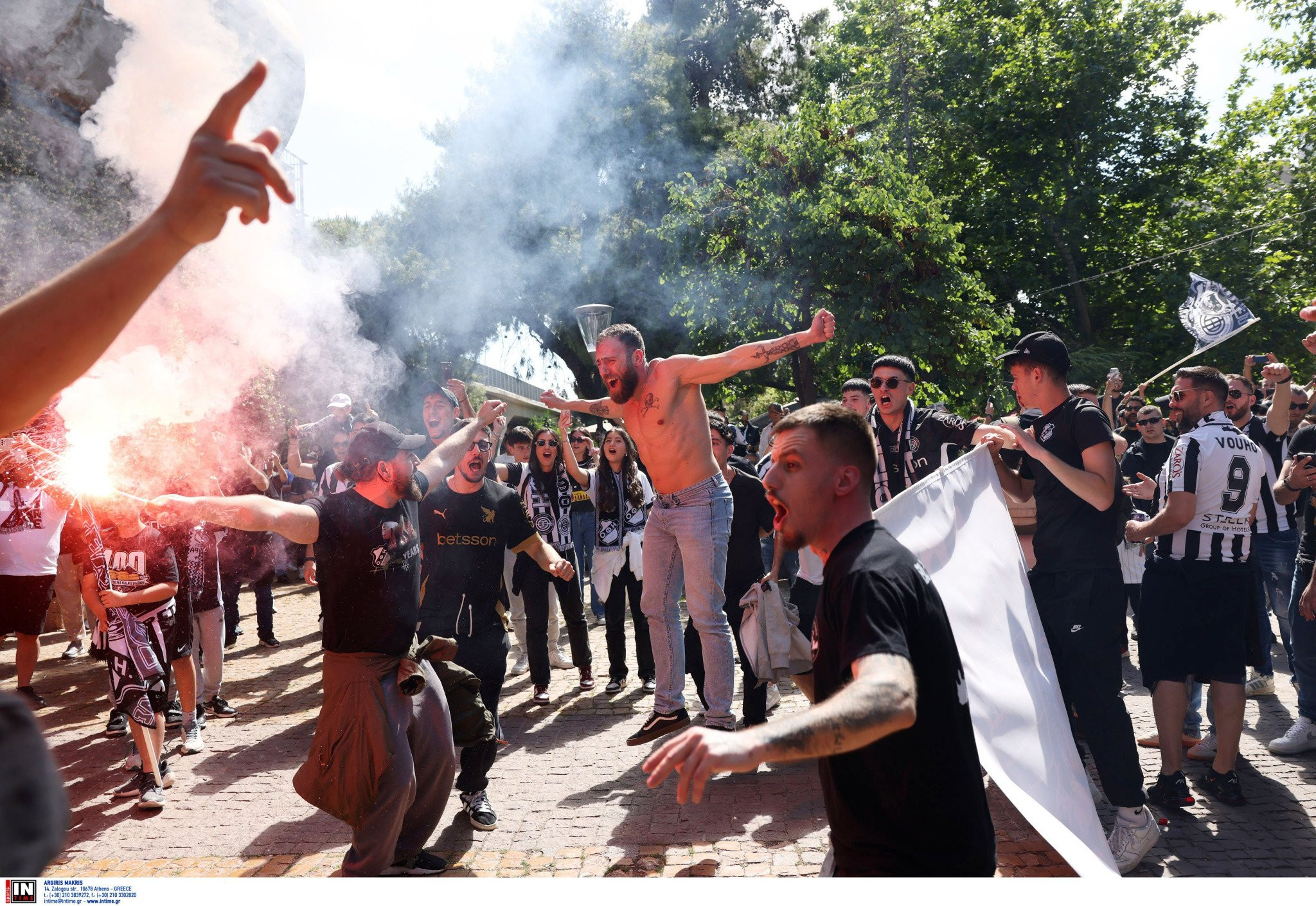 Μικρή ένταση μεταξύ της αστυνομίας και των οπαδών του ΟΦΗ έξω από το ΟΑΚΑ