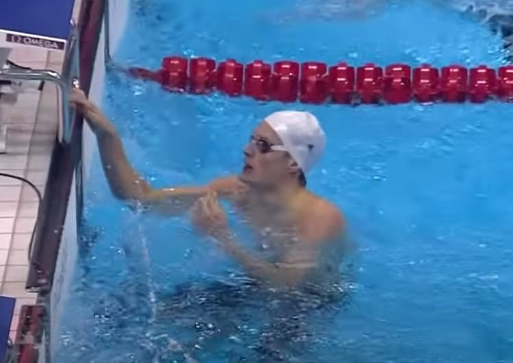 Ολυμπιονίκης της κολύμβησης παραπέμπεται σε δίκη για βιασμό ανήλικης