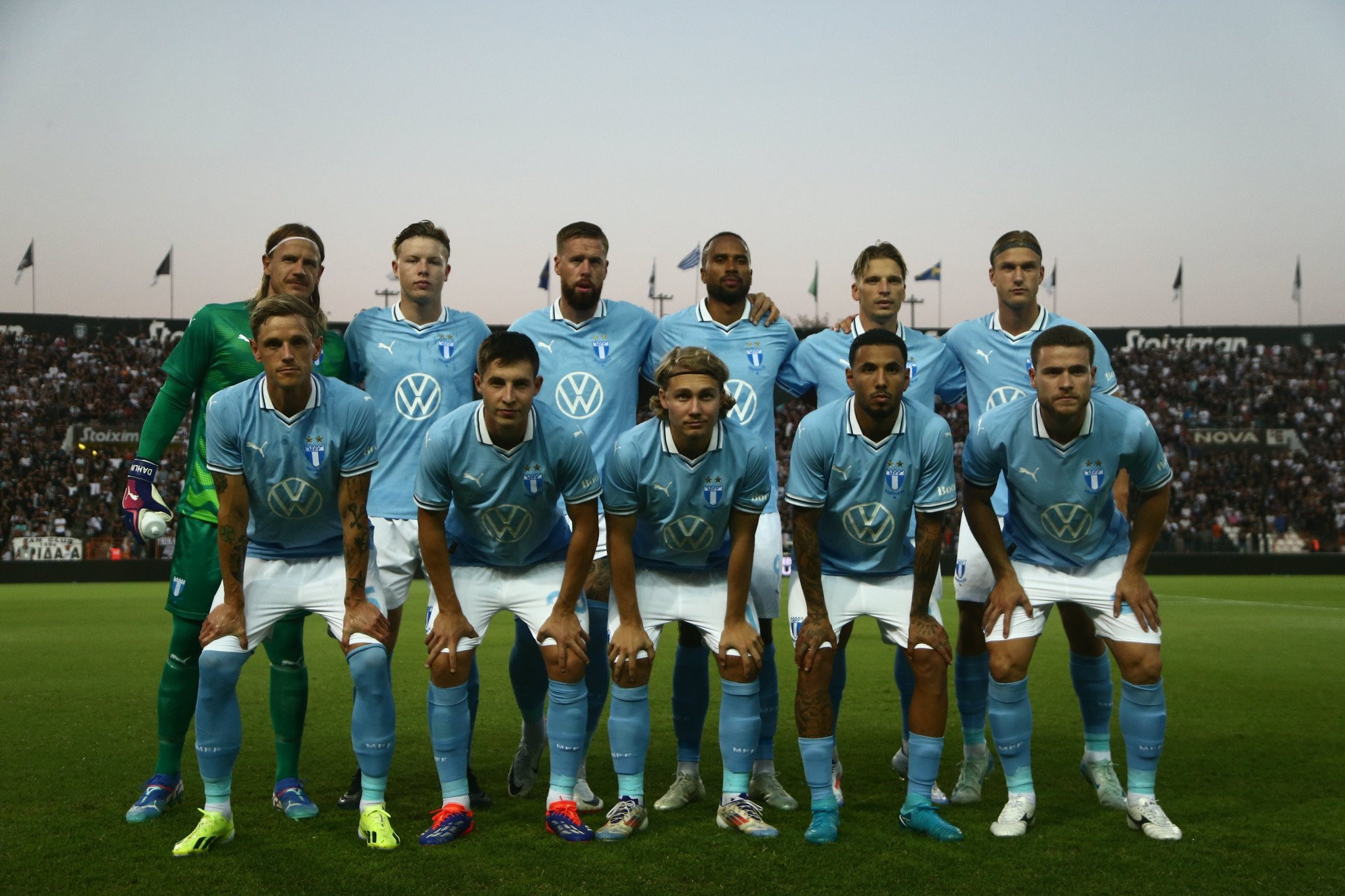 Οι παίκτες της Μάλμε πήγαν στην προπόνηση με φανέλες άλλων ομάδων (video)