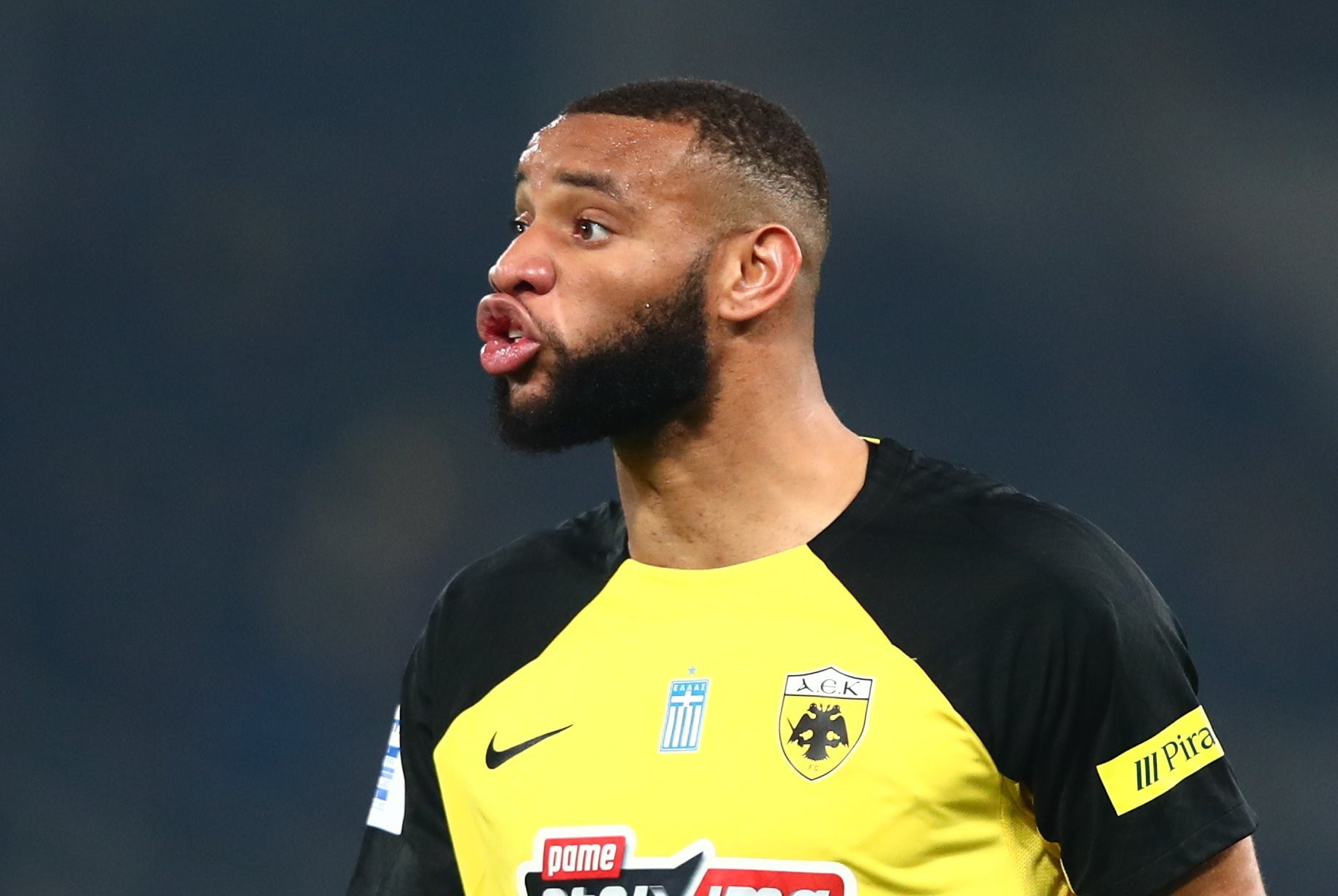 Ο Ερυθρός Αστέρας έκανε επαφή με τον Μουκουντί