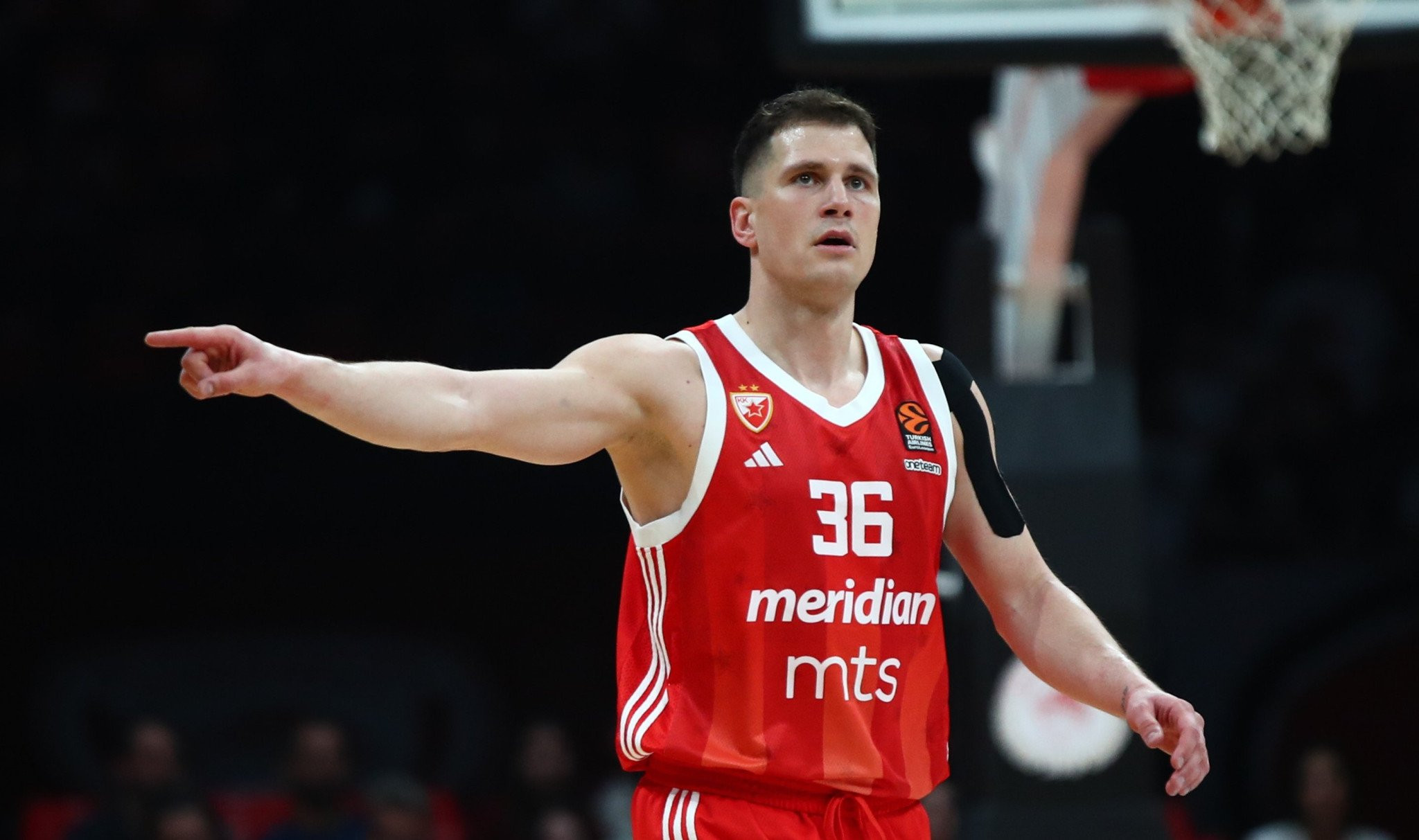 «Ανανεώνει με τον Ερυθρό Αστέρα ο Τεόντοσιτς - Αβέβαιη η παραμονή του Νέντοβιτς»