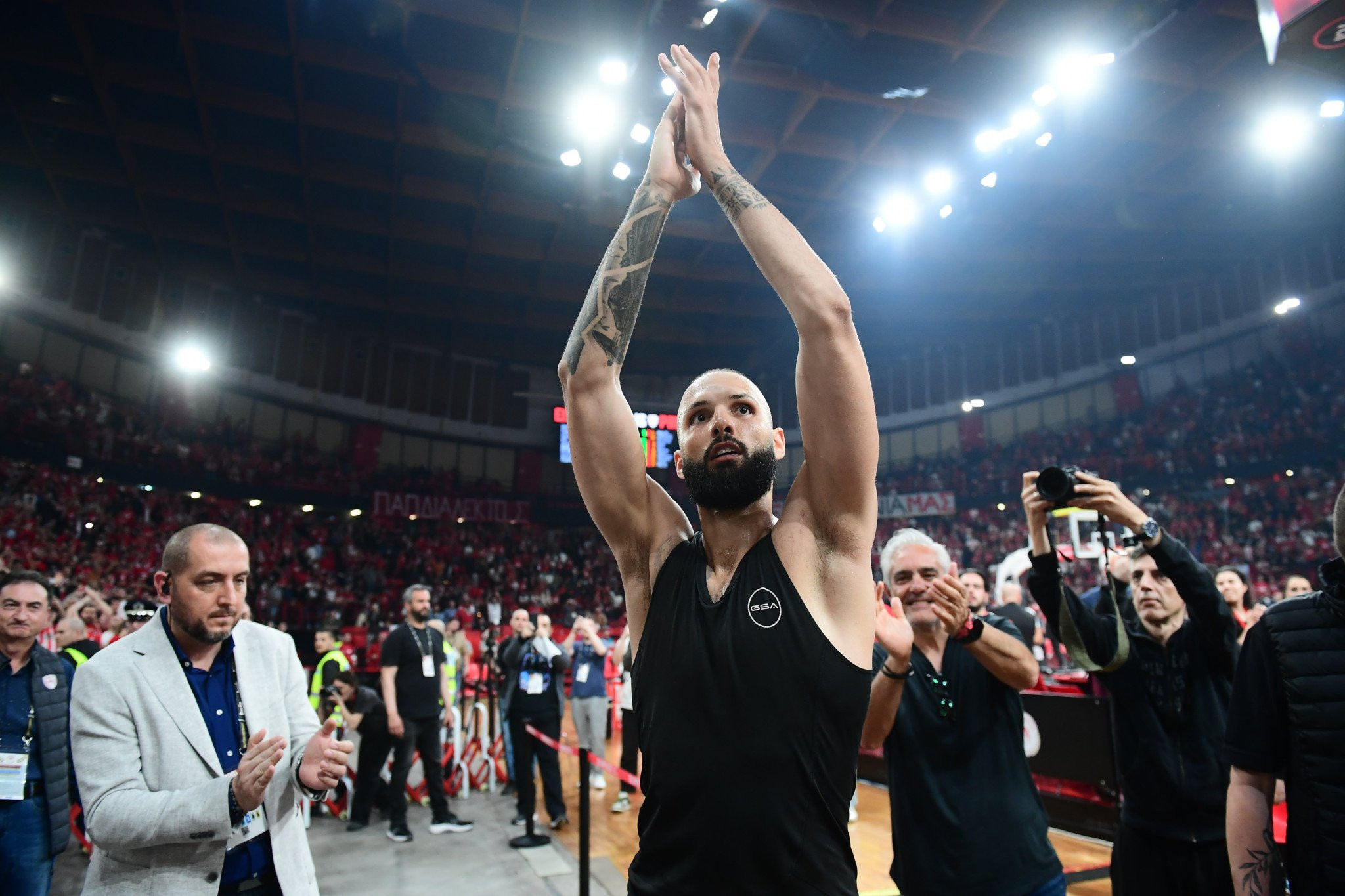 Η καθημερινότητα στην Αθήνα μέσα από... τα μάτια του Εβάν Φουρνιέ