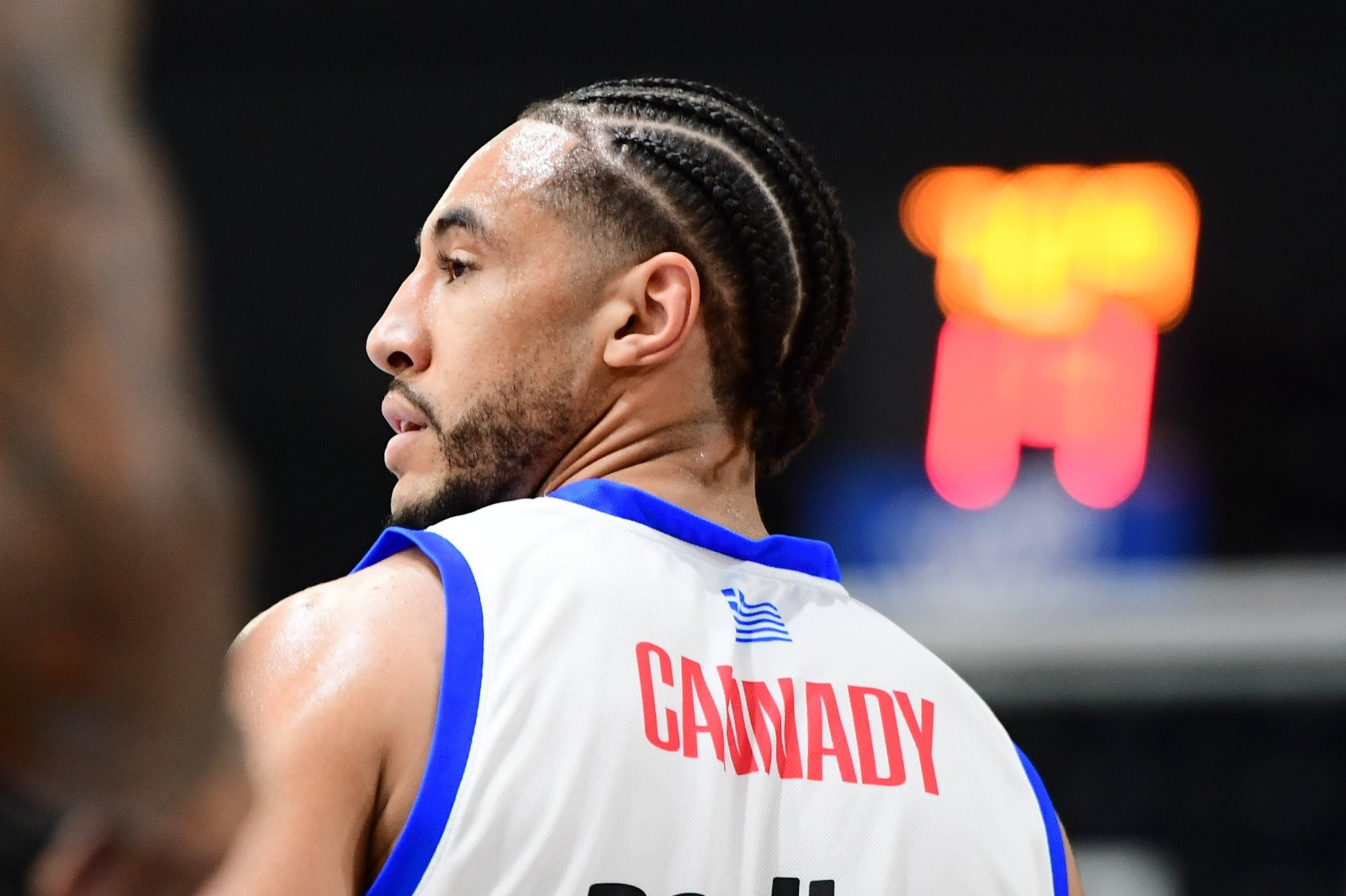 Οι δύο αγάπες του Κάναντι που έγιναν ένα tattoo: Η Αρχαία Ελλάδα συναντά την Αγία Γραφή