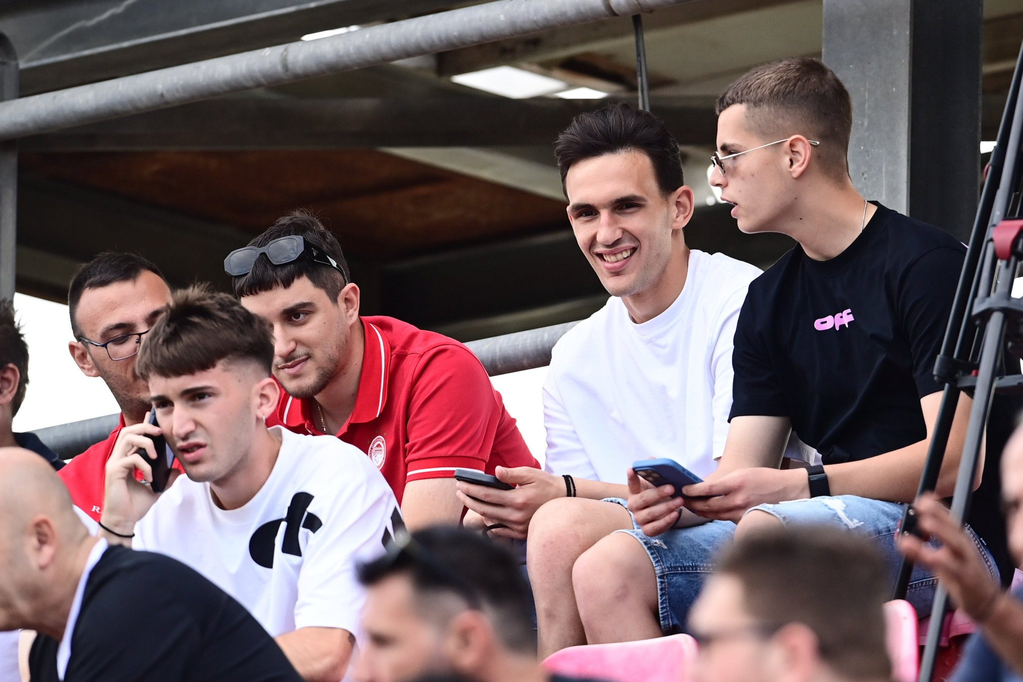 Αποθέωση του κόσμου στον Χρήστο Μουζακίτη σε αγώνα της Κ19