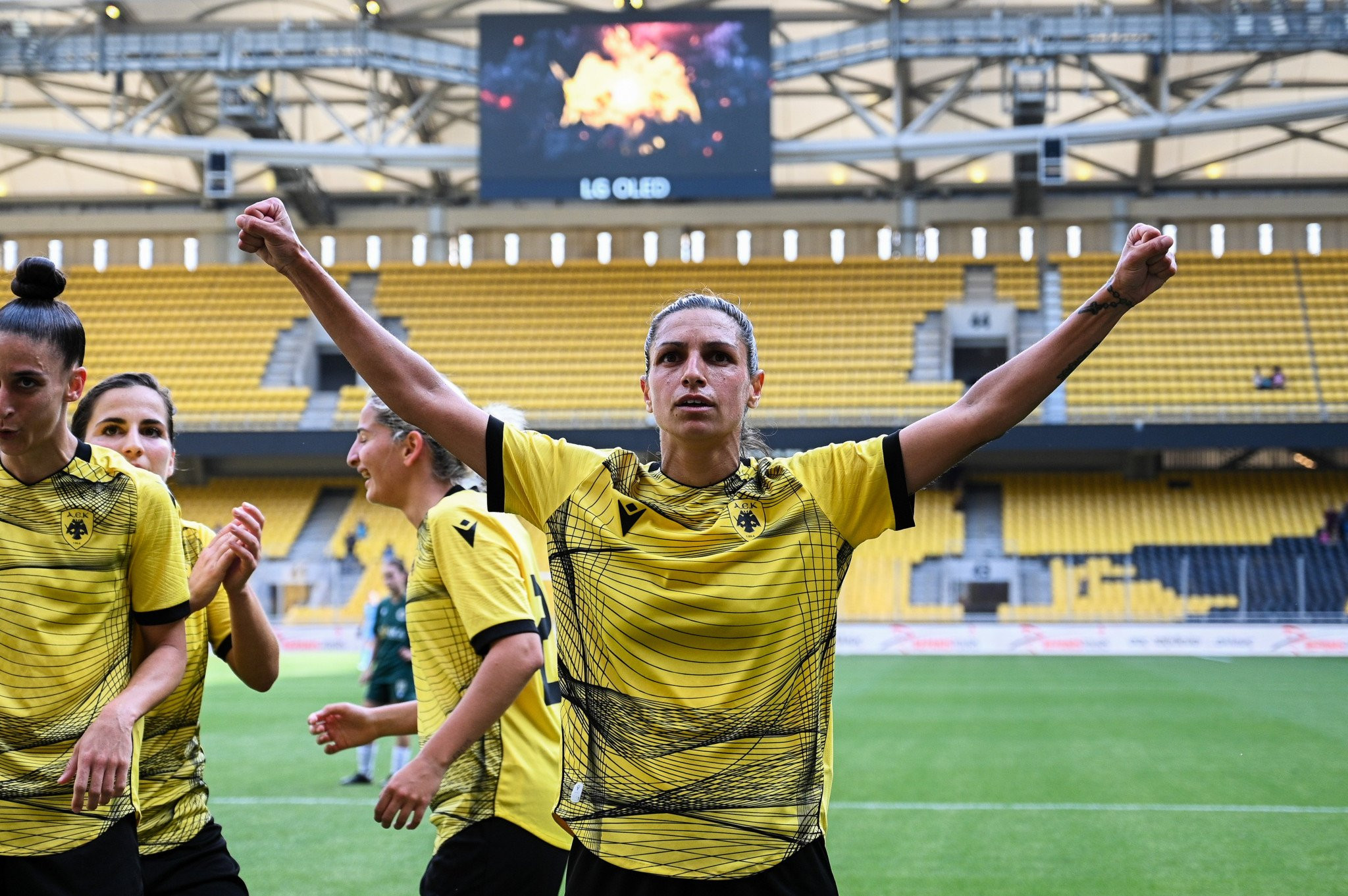 Ισοπαλία και φιέστα για την πρωταθλήτρια ΑΕΚ σε ιστορικό ματς για το ποδόσφαιρο γυναικών