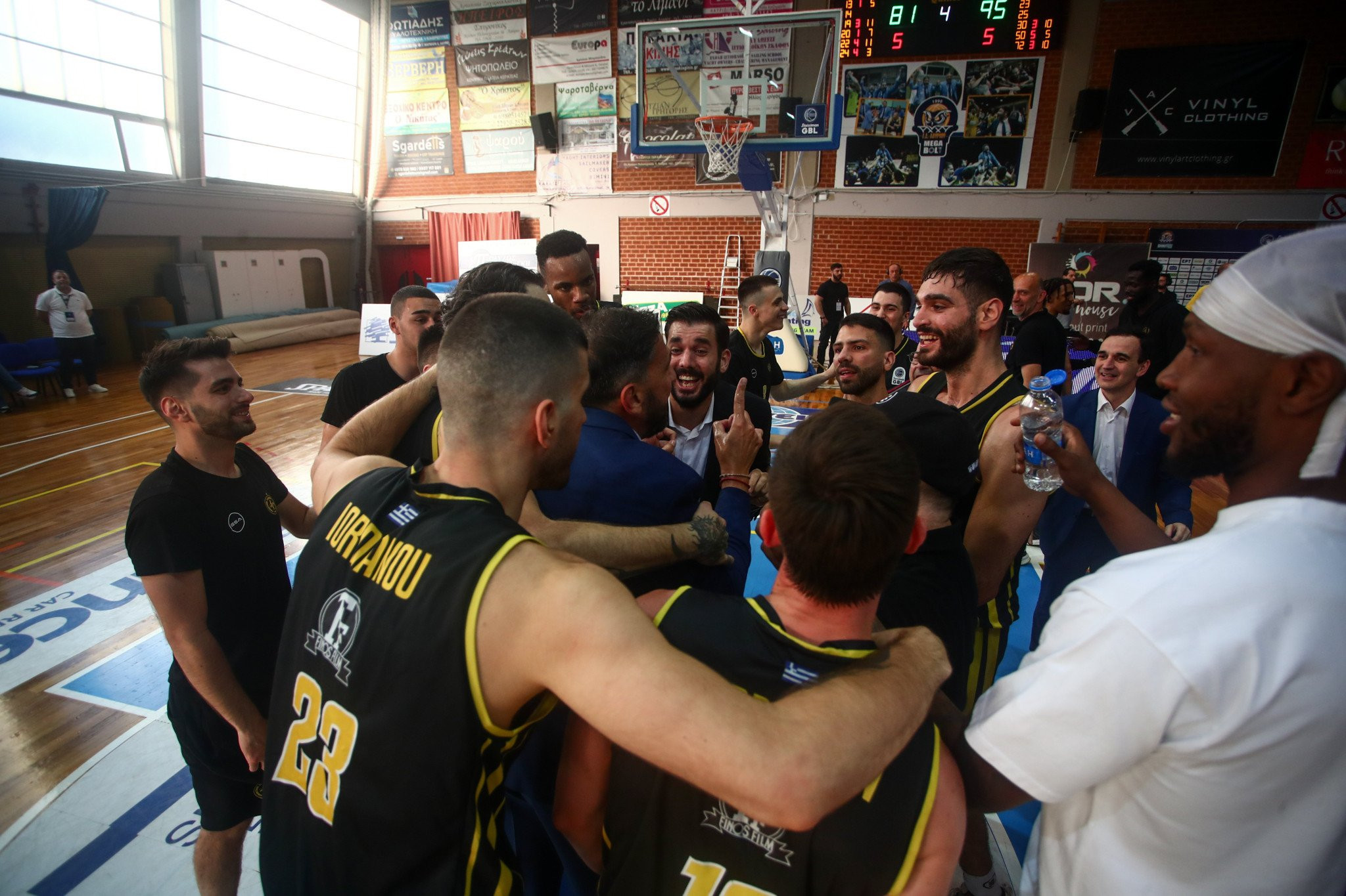 «Έβρεξε» πριμ 30.000 ευρώ από τον πρόεδρο του Αμαρουσίου λόγω της παραμονής στην GBL