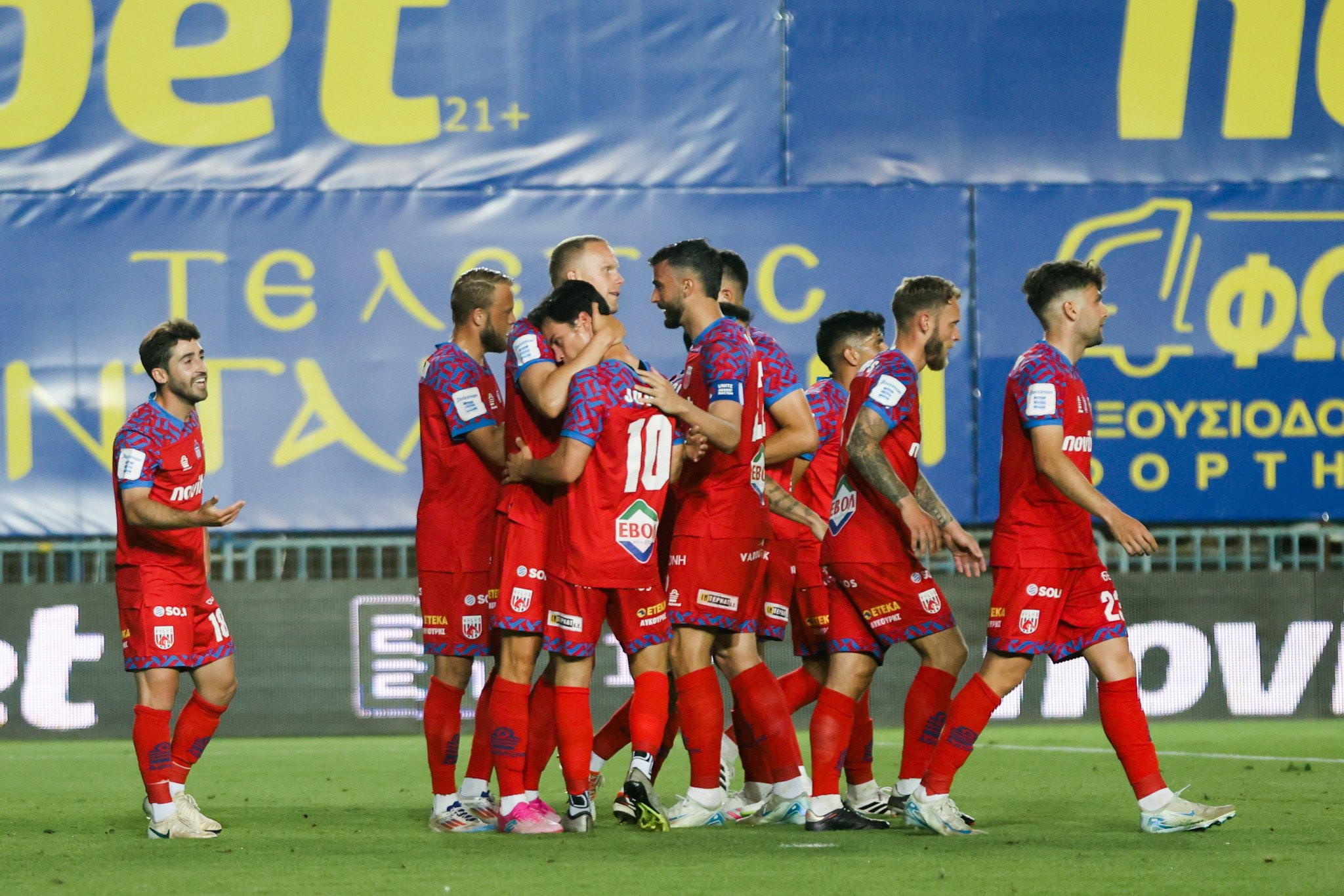 Ο Βόλος «σκόρπισε» τον Παναιτωλικό και βρίσκεται... μια ανάσα απ' την παραμονή