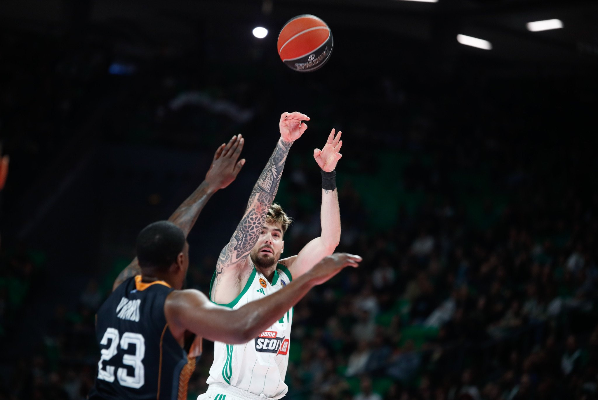 Ο Χουάντσο «φιλοδώρησε» την άμυνα του Προμηθέα με 4 τρίποντα στην πρώτη περίοδο (video)