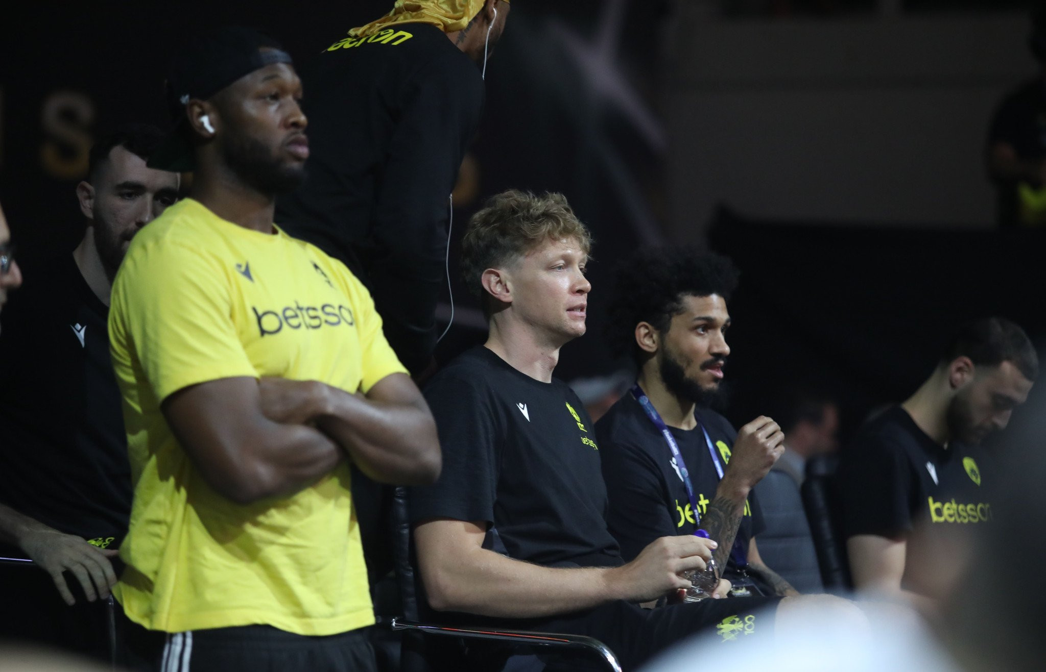 Μπήκαν στη Sunel Arena και αποθεώθηκαν οι παίκτες της ΑΕΚ (video)