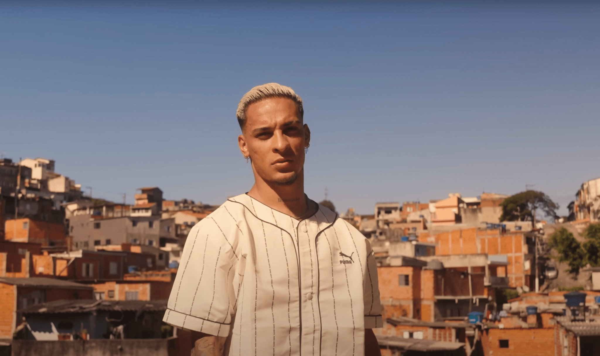 Ο Άντονι ξέφυγε από την «Μικρή Κόλαση» - Το αγόρι από τις φαβέλες που πάλεψε για μια θέση στον ήλιο