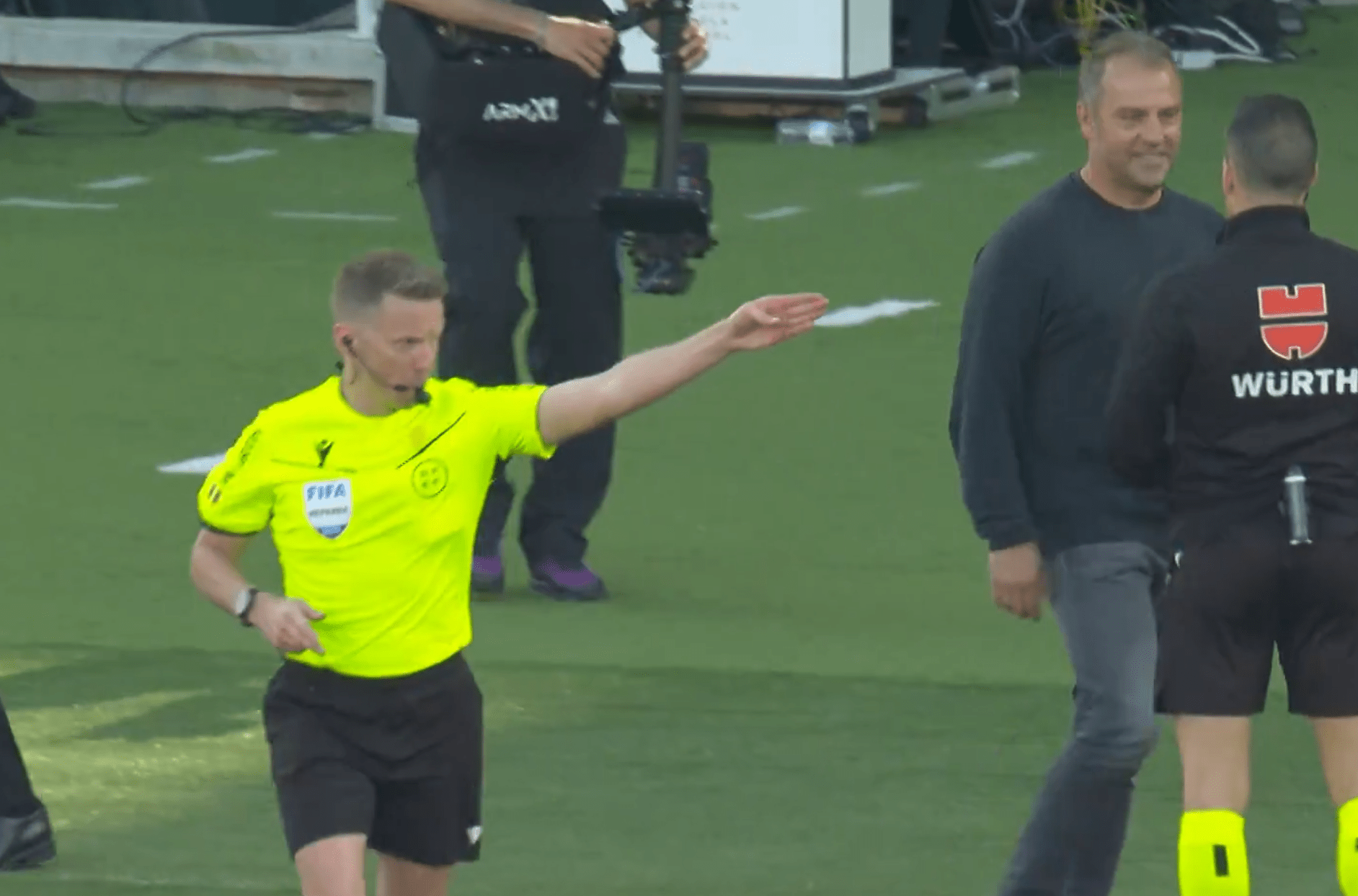 Γιατί ακούστηκε από το VAR η ατάκα «ευτυχώς Θεέ μου» και προκάλεσε χαμό στο «Clasico» (video)