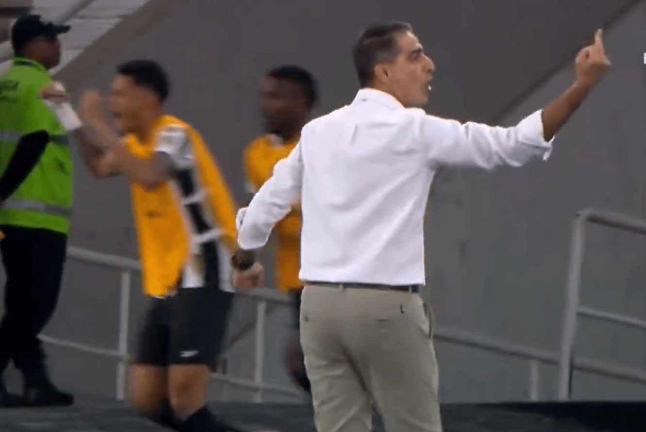 Ο προπονητής της Μποταφόγκο έδειξε το μεσαίο δάχτυλο μετά το γκολ νίκης κόντρα στην Εστουδιάντες (video)