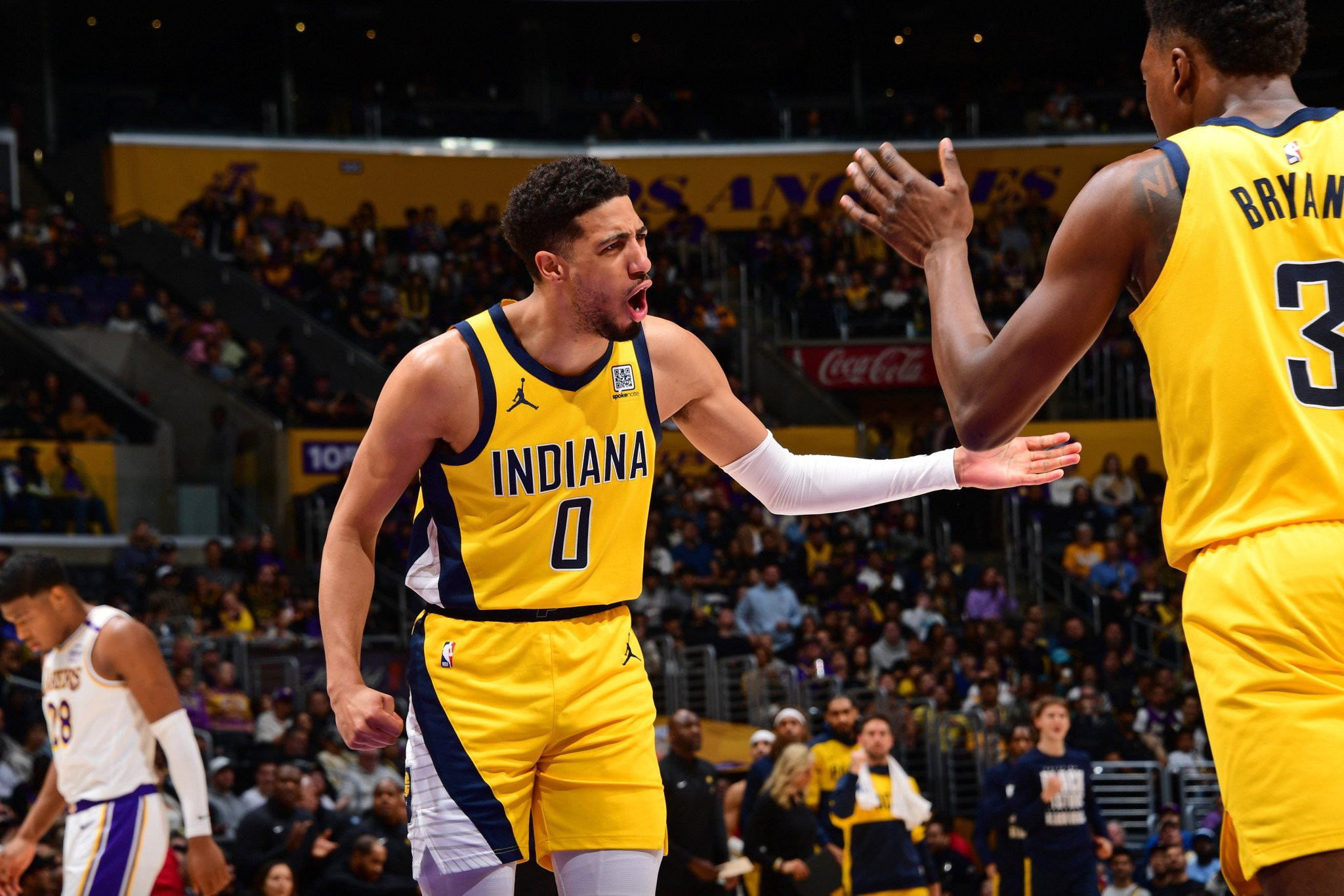 Ανατροπή-θρίλερ: Οι Πέισερς σκότωσαν τους Καβαλίερς με τρίποντο-μαχαιριά του Χαλιμπάρτον στο τέλος