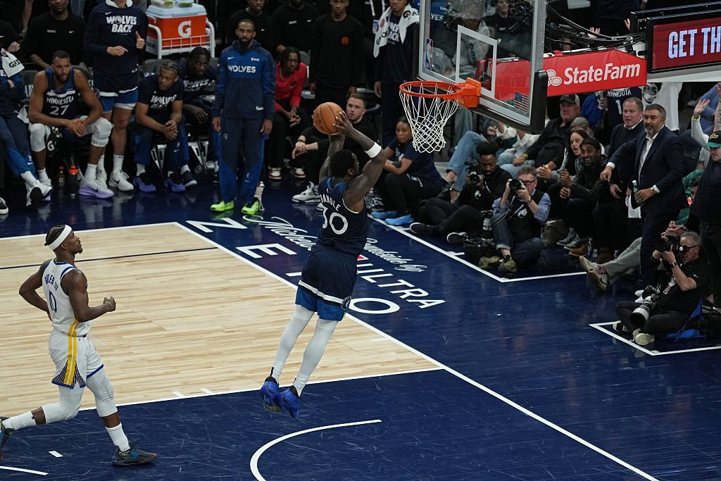 Οι Τίμπεργουλβς έβγαλαν αντίδραση και ισοφάρισαν τη σειρά με τους Γουόριορς σε 1-1