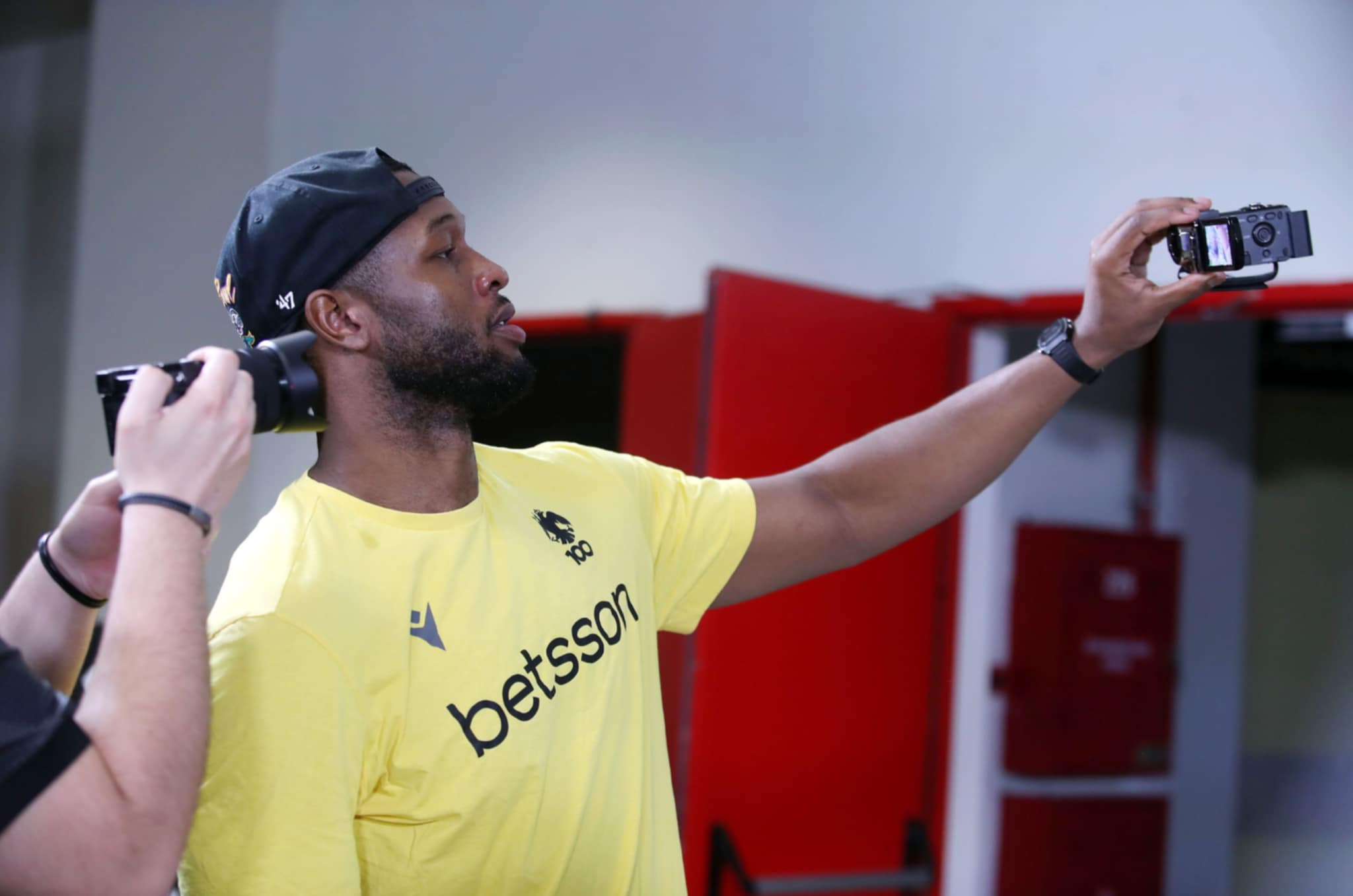 Επος: Ο Γκρέι έγινε cameraman! - Ποιος ο λόγος (video)