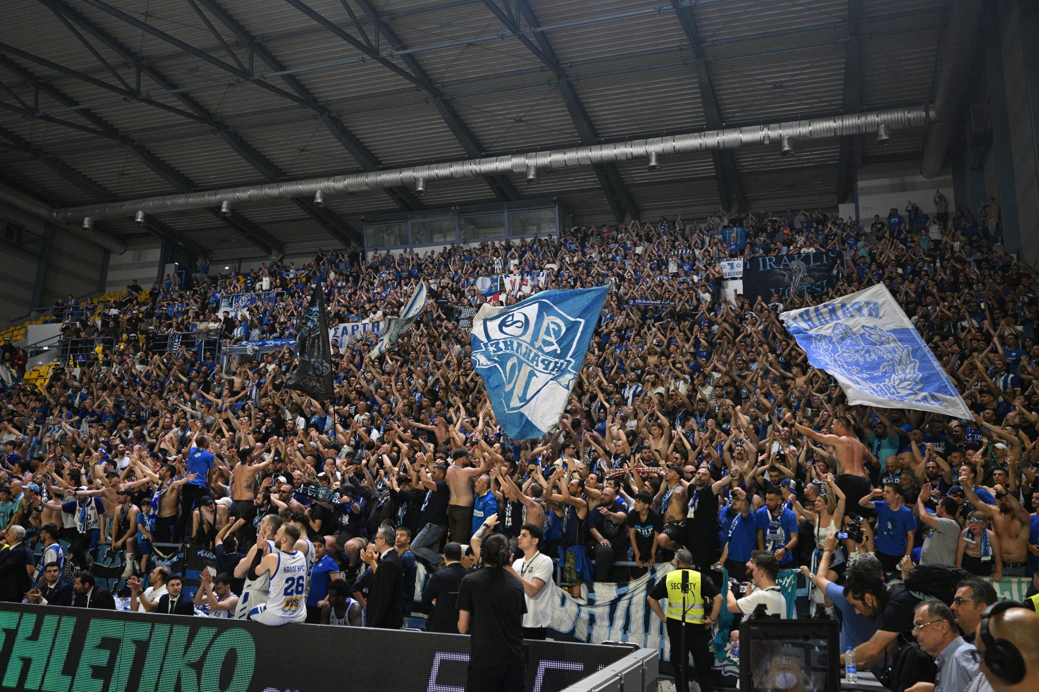 Ποδοσφαιρικό σύνθημα των οπαδών του Ηρακλή σε μπάσκετ: «Ηρακλάρα βάλε κι άλλο γκολ»