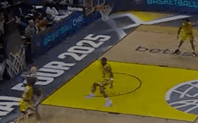 Το εξωπραγματικό καλάθι του Καλινόσκι πίσω από το ταμπλό (video)