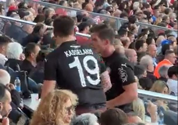 Ο Κασσελάκης στον τελικό του ΟΑΚΑ με φανέλα του ΟΦΗ (video)