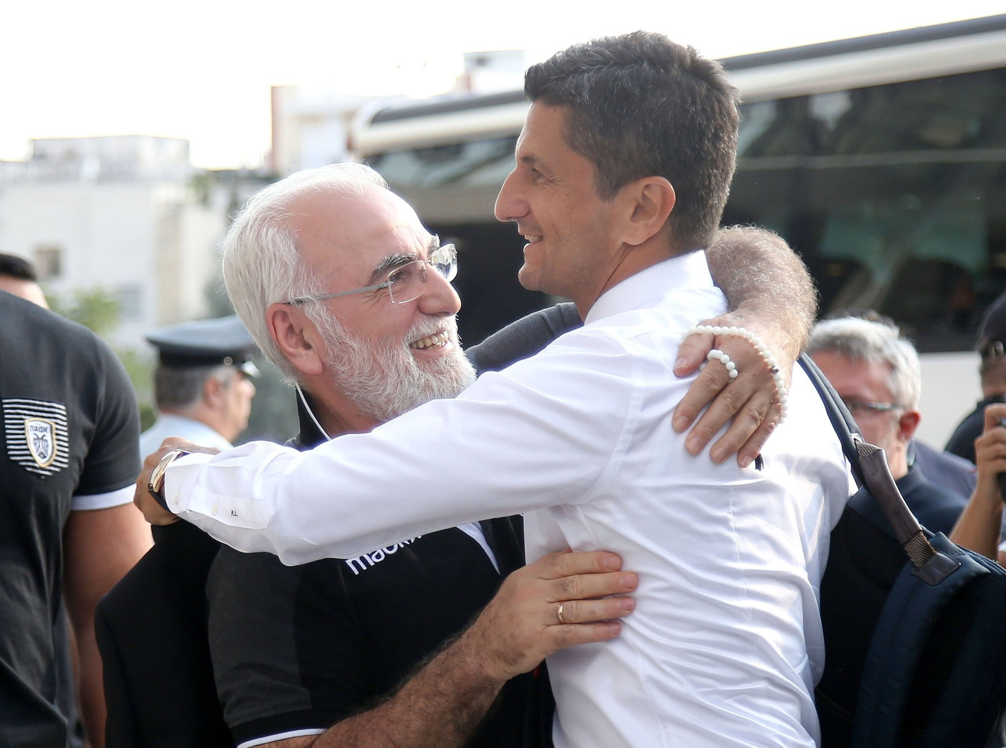 Ο Λουτσέσκου παραμένει στον ΠΑΟΚ - Συνάντηση με τον Ιβάν Σαββίδη