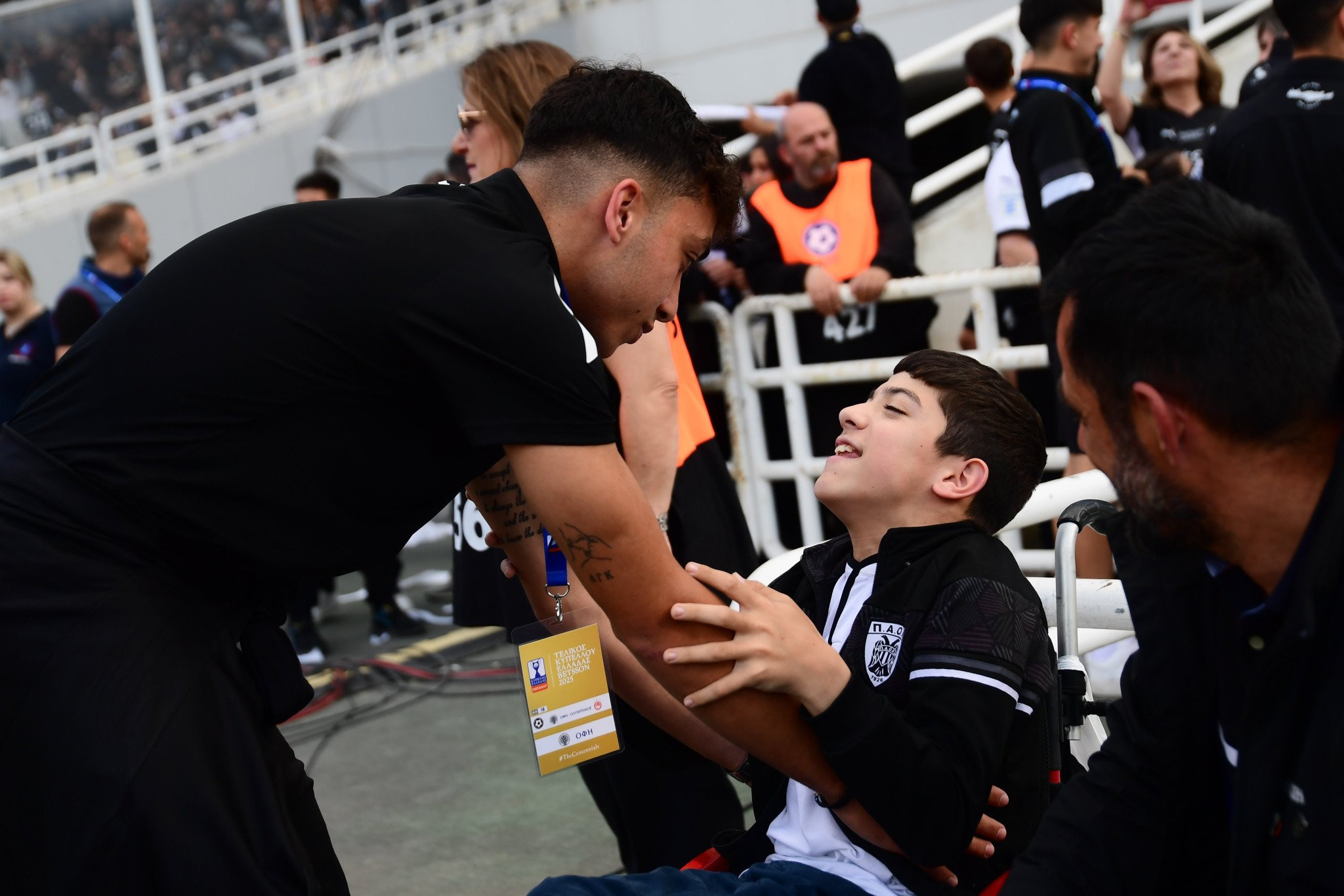 Ο μικρός Γιαννάκης στο ΟΑΚΑ για τον τελικό Κυπέλλου